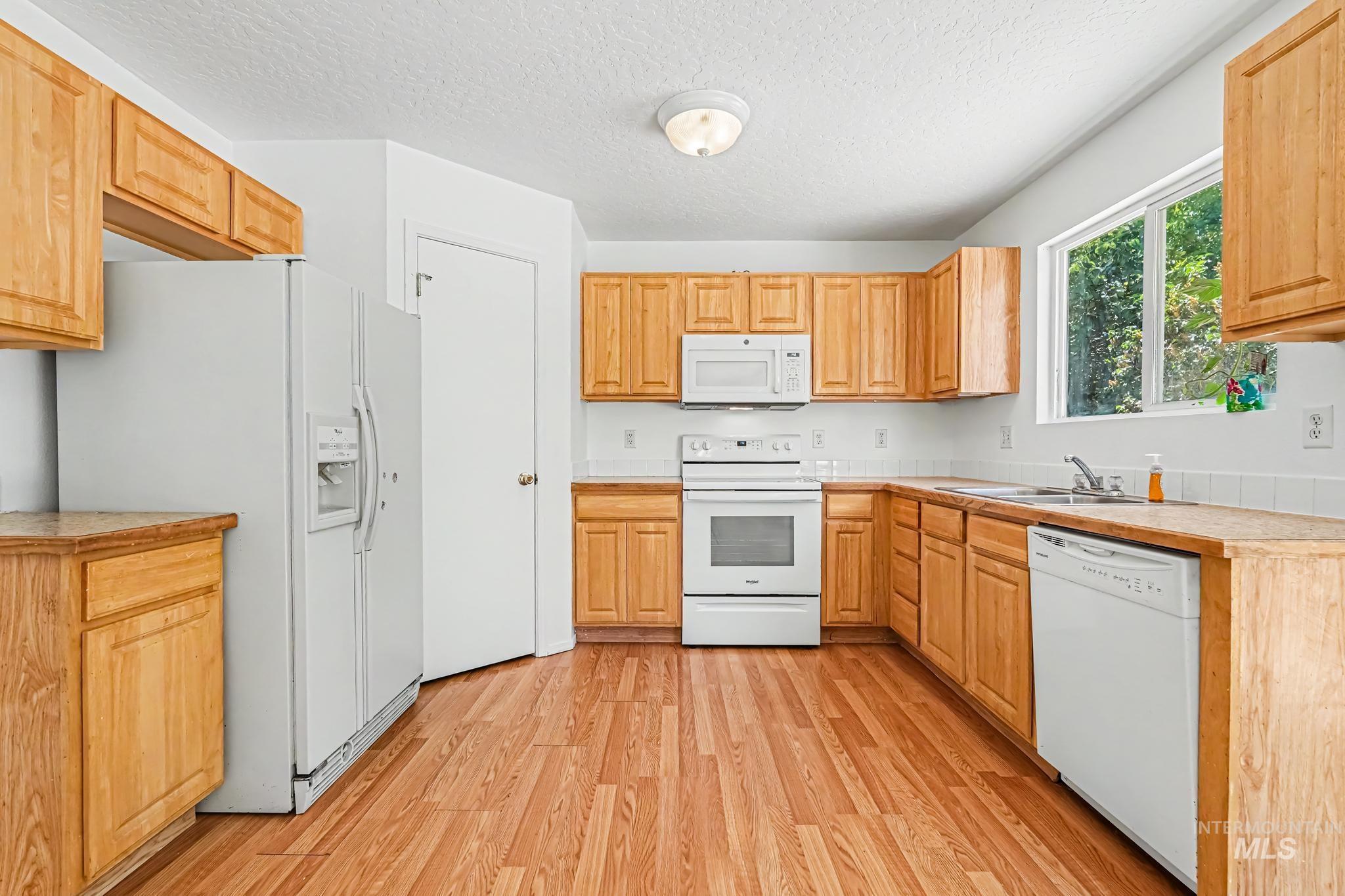 16109 Sunnyfield, Caldwell, Idaho 83607, 3 Bedrooms, 2.5 Bathrooms, Residential For Sale, Price $355,000,MLS 98991735