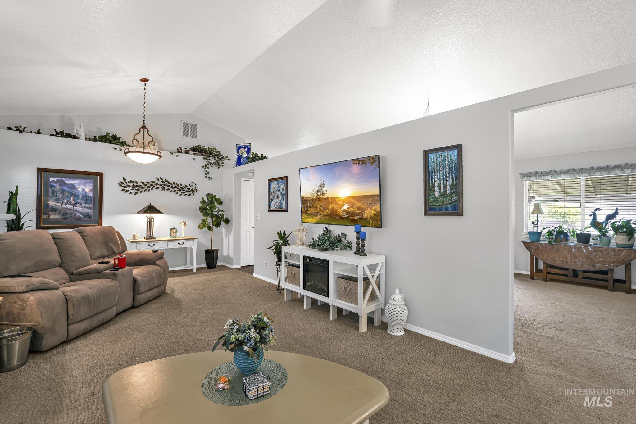 426 Bitterbrush Dr, Twin Falls, Idaho 83301-7557, 3 Bedrooms, 2 Bathrooms, Residential For Sale, Price $399,900,MLS 98991736