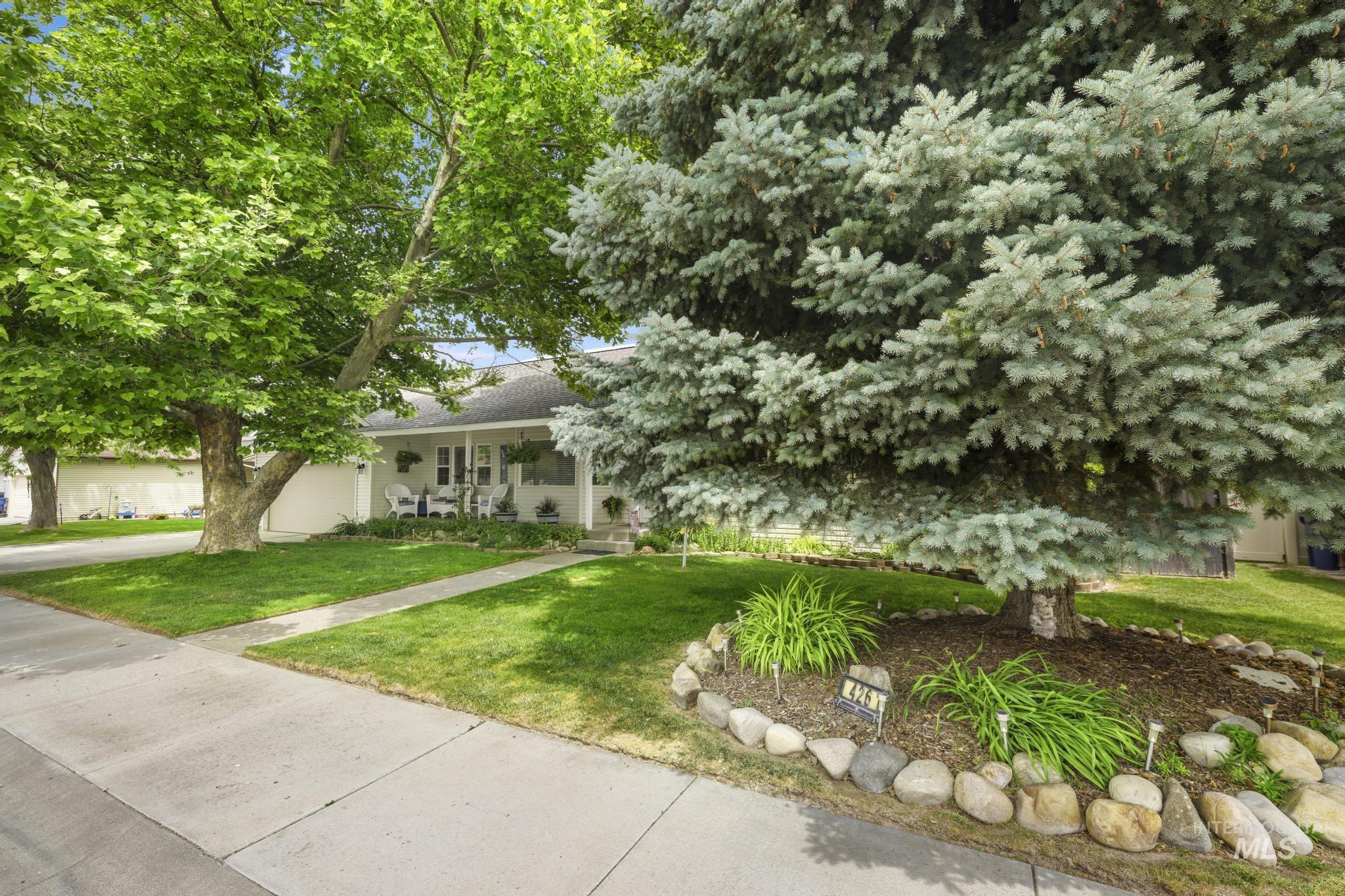 426 Bitterbrush Dr, Twin Falls, Idaho 83301-7557, 3 Bedrooms, 2 Bathrooms, Residential For Sale, Price $399,900,MLS 98991736