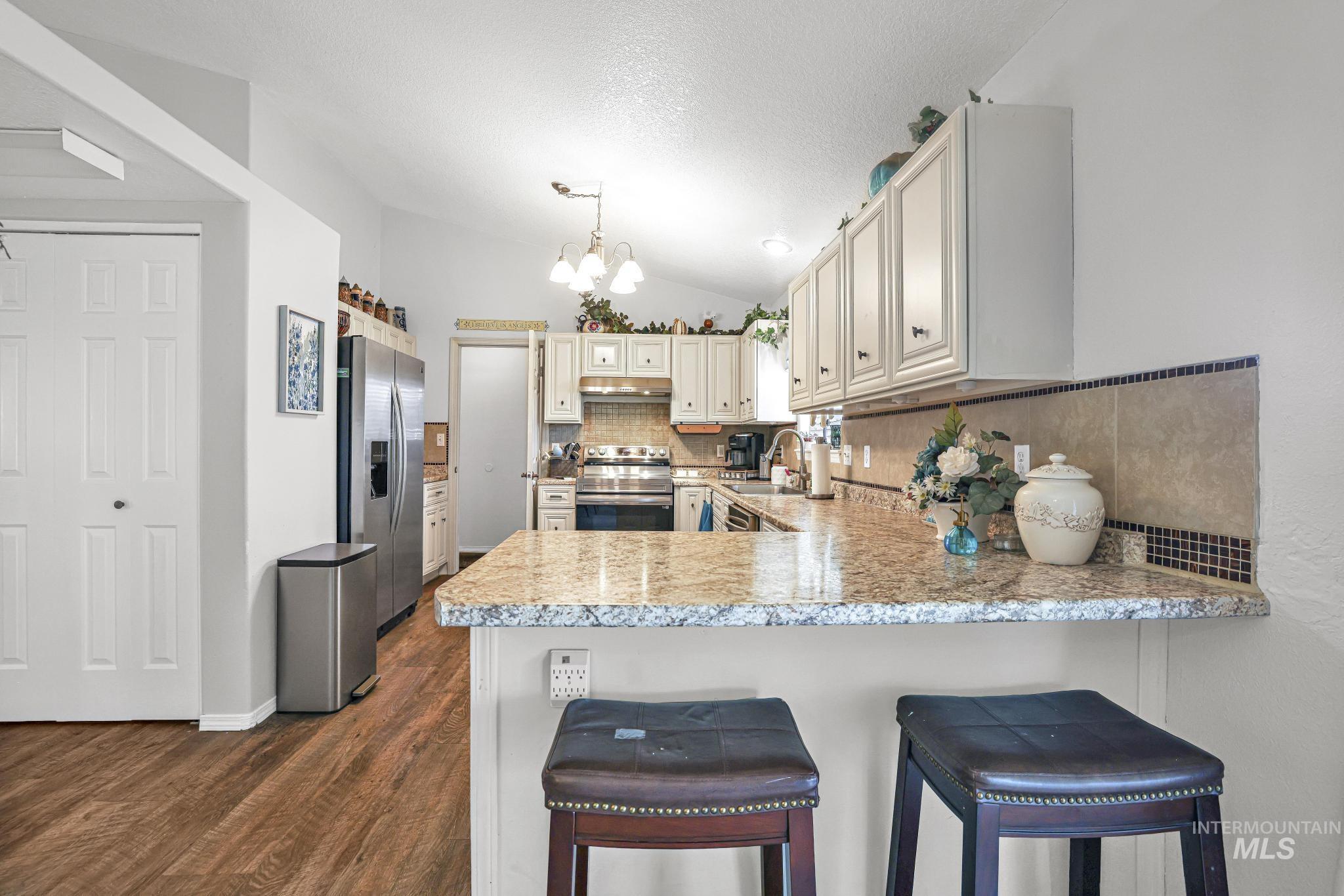 426 Bitterbrush Dr, Twin Falls, Idaho 83301-7557, 3 Bedrooms, 2 Bathrooms, Residential For Sale, Price $399,900,MLS 98991736