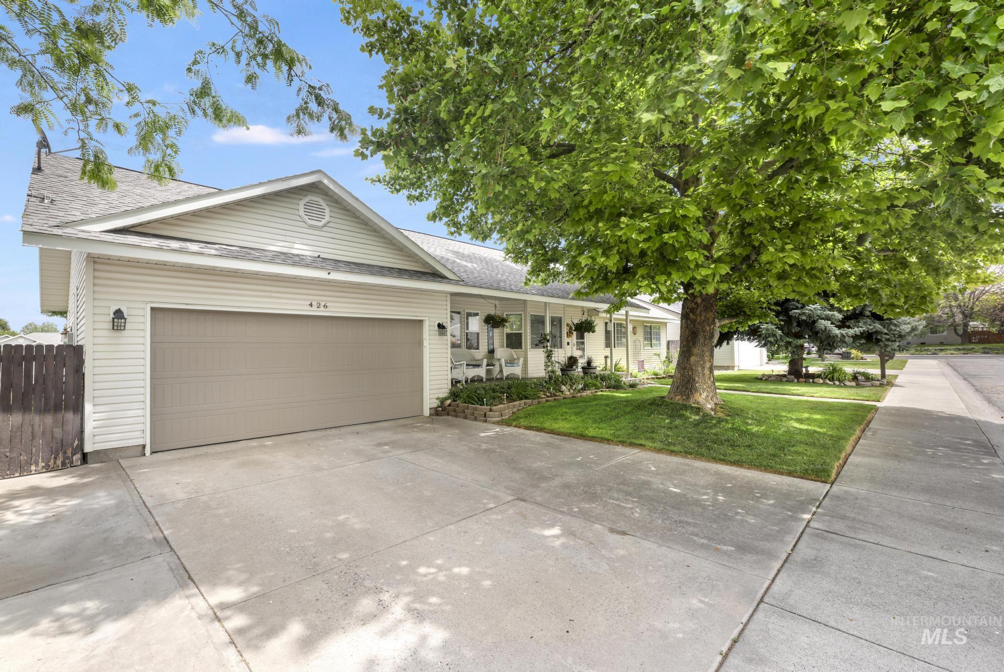426 Bitterbrush Dr, Twin Falls, Idaho 83301-7557, 3 Bedrooms, 2 Bathrooms, Residential For Sale, Price $399,900,MLS 98991736