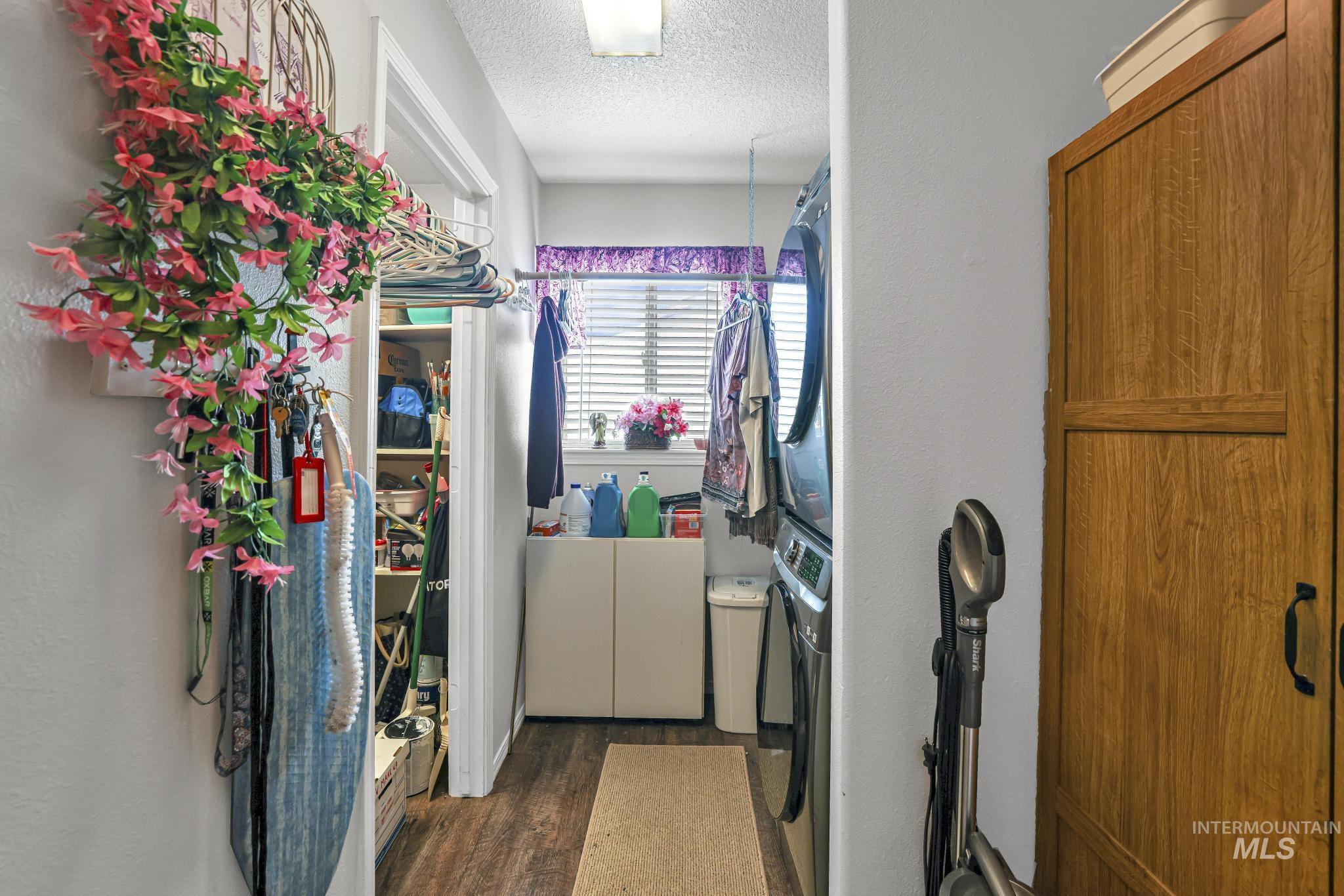 426 Bitterbrush Dr, Twin Falls, Idaho 83301-7557, 3 Bedrooms, 2 Bathrooms, Residential For Sale, Price $399,900,MLS 98991736
