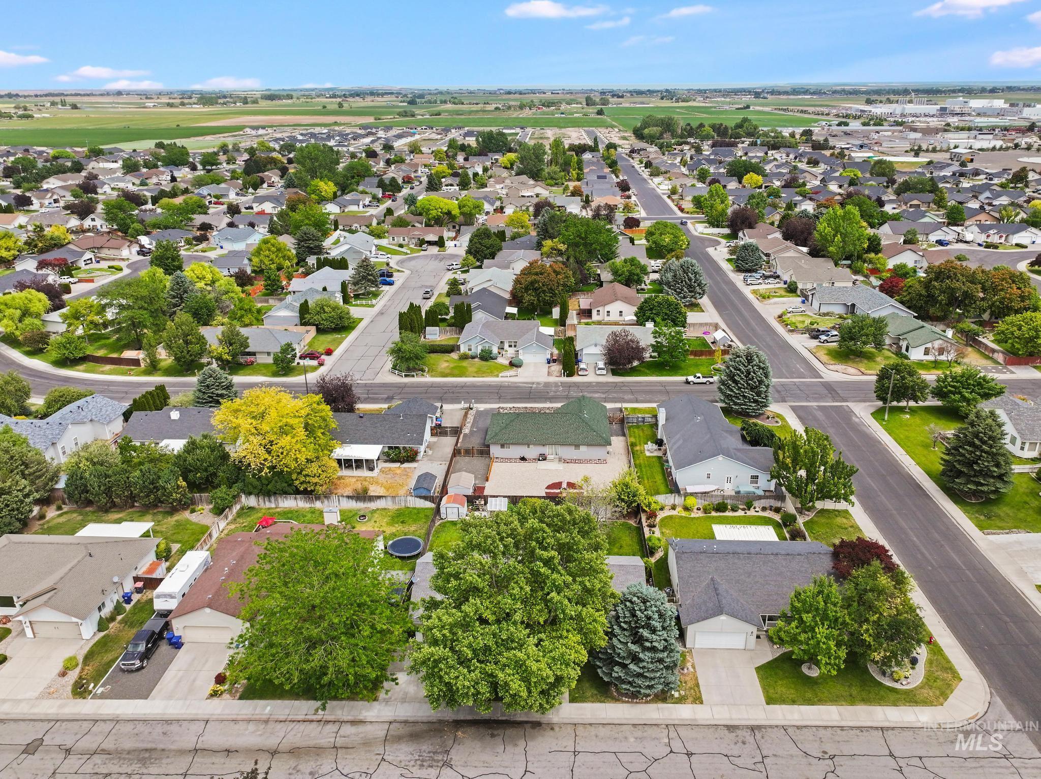 426 Bitterbrush Dr, Twin Falls, Idaho 83301-7557, 3 Bedrooms, 2 Bathrooms, Residential For Sale, Price $399,900,MLS 98991736