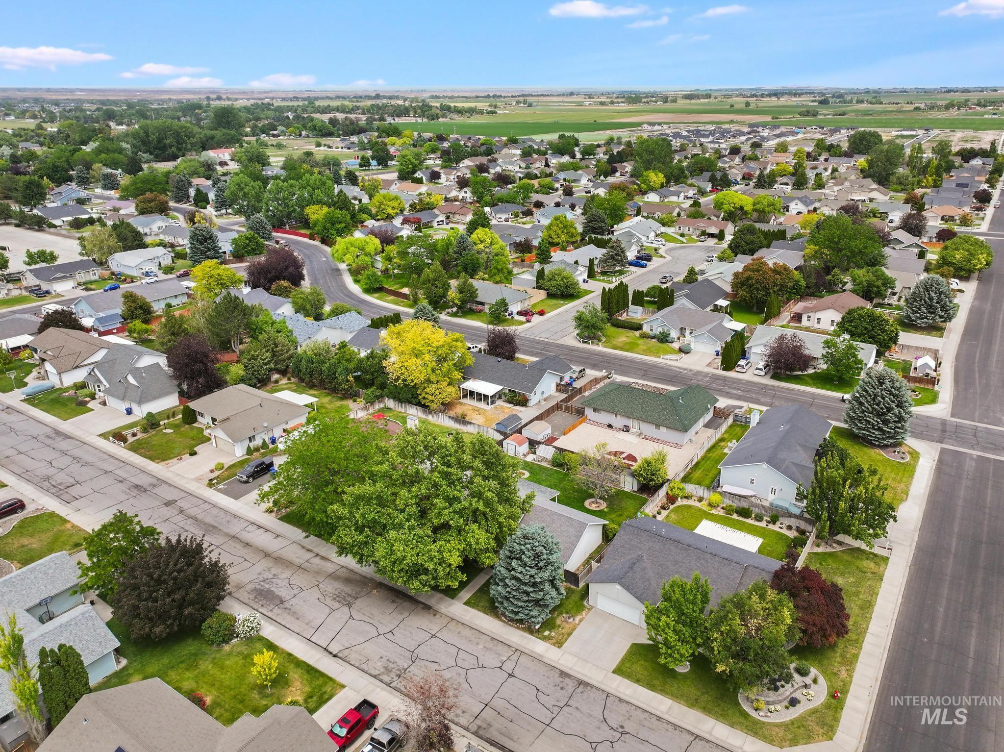 426 Bitterbrush Dr, Twin Falls, Idaho 83301-7557, 3 Bedrooms, 2 Bathrooms, Residential For Sale, Price $399,900,MLS 98991736