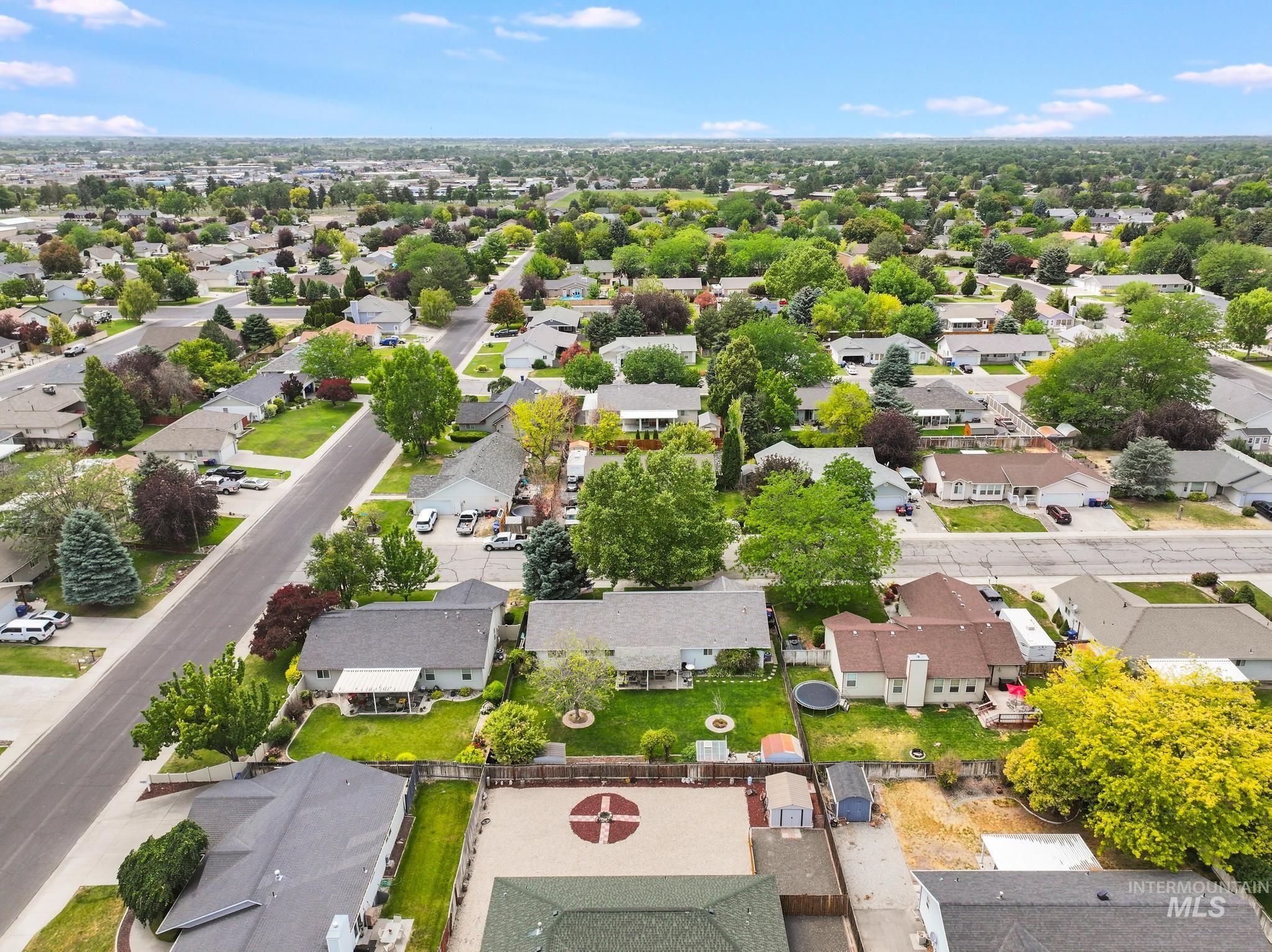 426 Bitterbrush Dr, Twin Falls, Idaho 83301-7557, 3 Bedrooms, 2 Bathrooms, Residential For Sale, Price $399,900,MLS 98991736