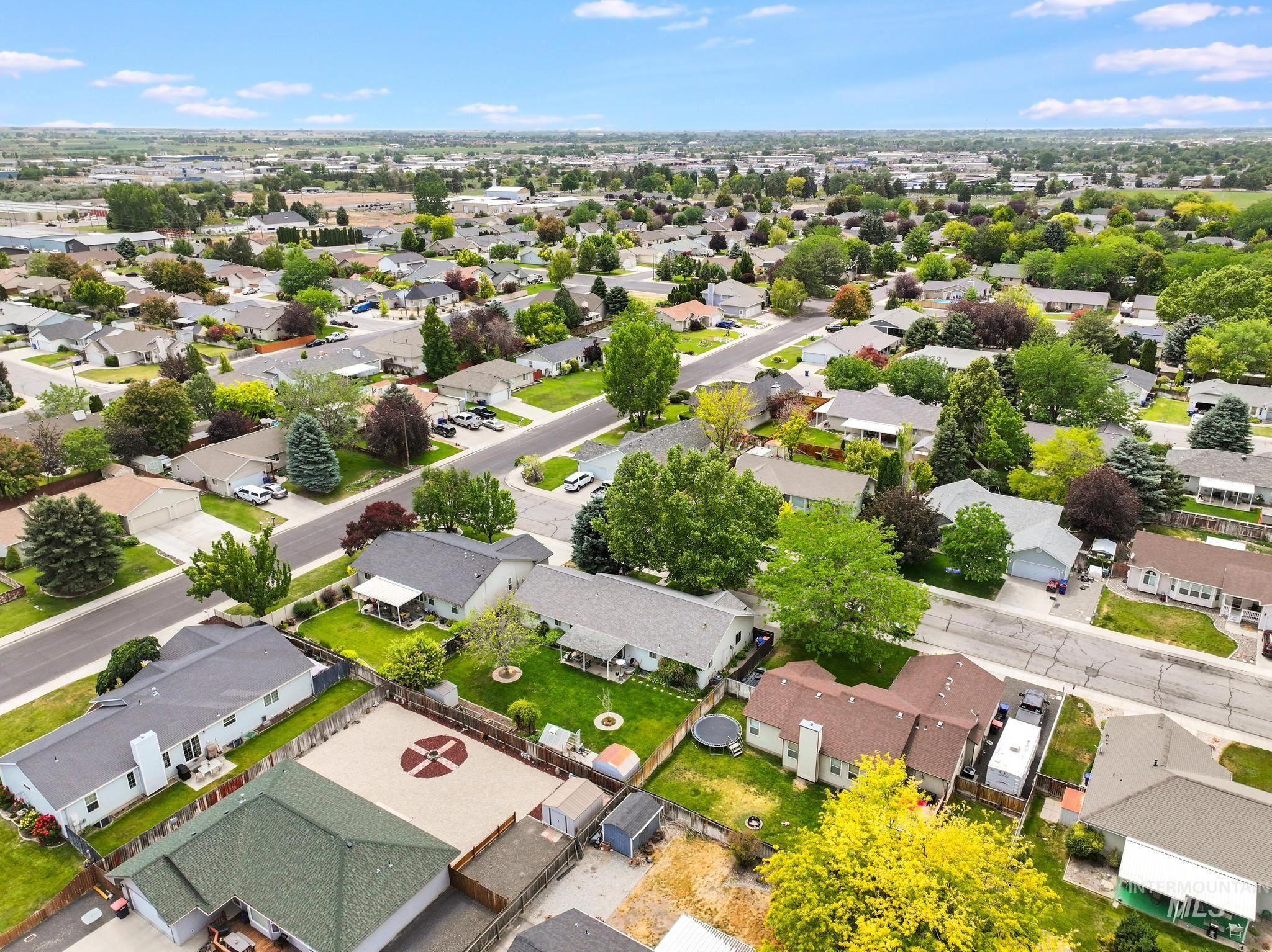 426 Bitterbrush Dr, Twin Falls, Idaho 83301-7557, 3 Bedrooms, 2 Bathrooms, Residential For Sale, Price $399,900,MLS 98991736