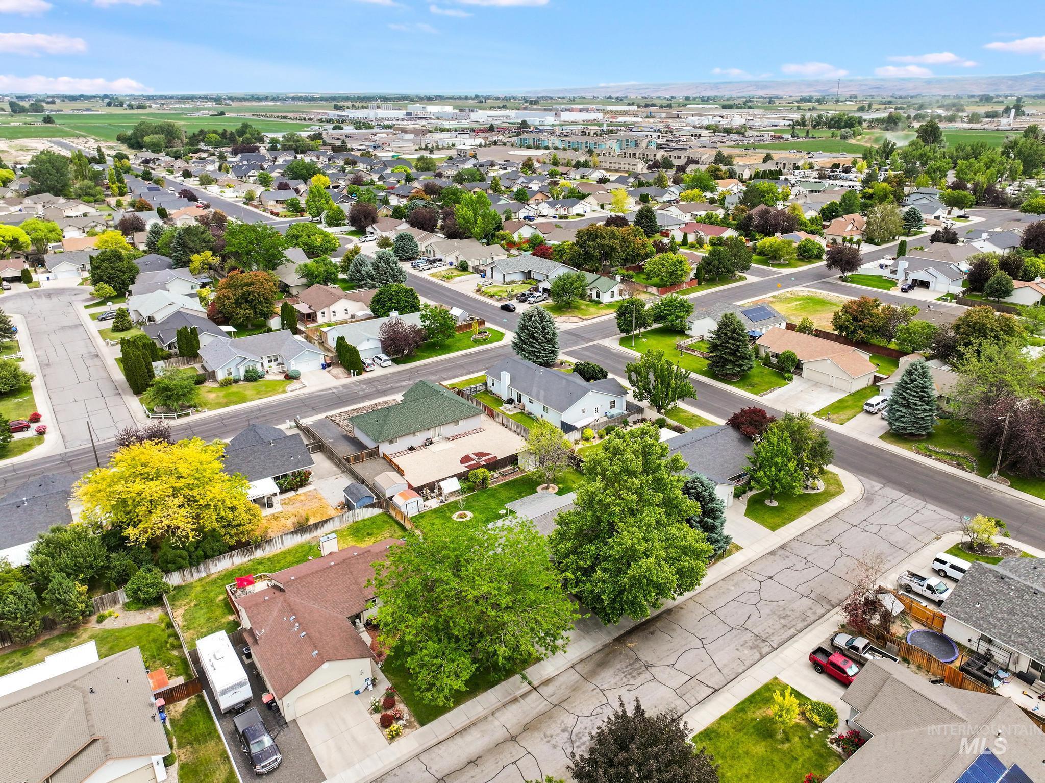 426 Bitterbrush Dr, Twin Falls, Idaho 83301-7557, 3 Bedrooms, 2 Bathrooms, Residential For Sale, Price $399,900,MLS 98991736