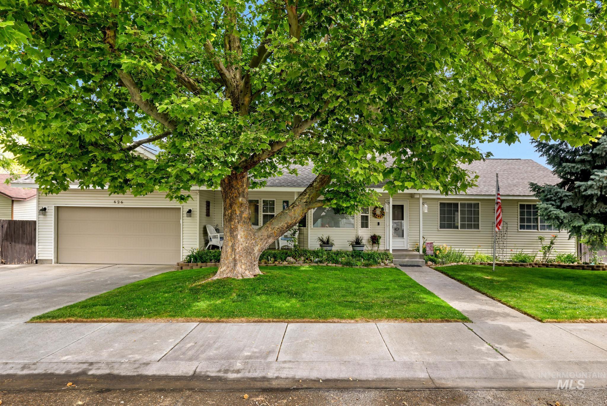 426 Bitterbrush Dr, Twin Falls, Idaho 83301-7557, 3 Bedrooms, 2 Bathrooms, Residential For Sale, Price $399,900,MLS 98991736
