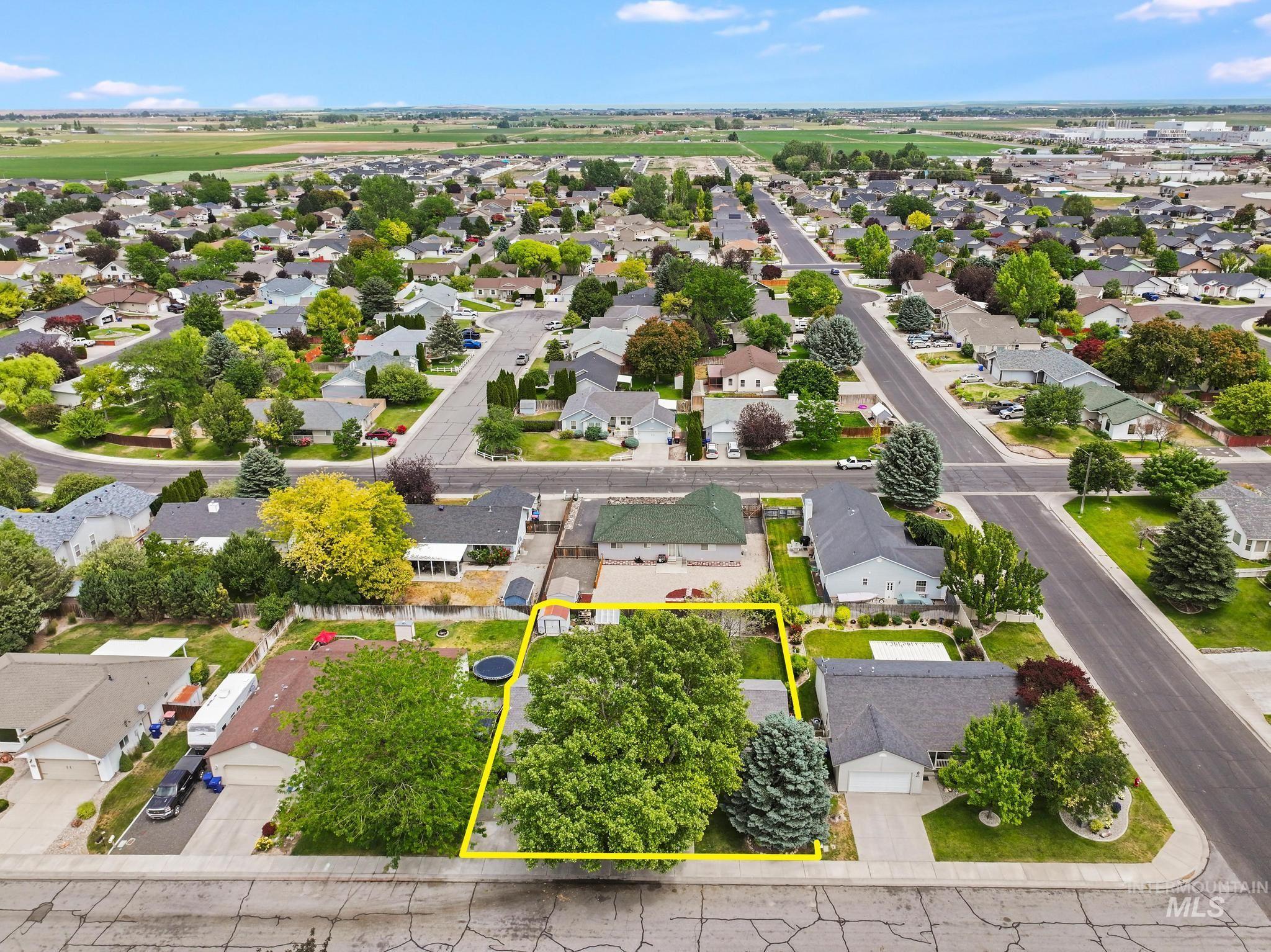 426 Bitterbrush Dr, Twin Falls, Idaho 83301-7557, 3 Bedrooms, 2 Bathrooms, Residential For Sale, Price $399,900,MLS 98991736
