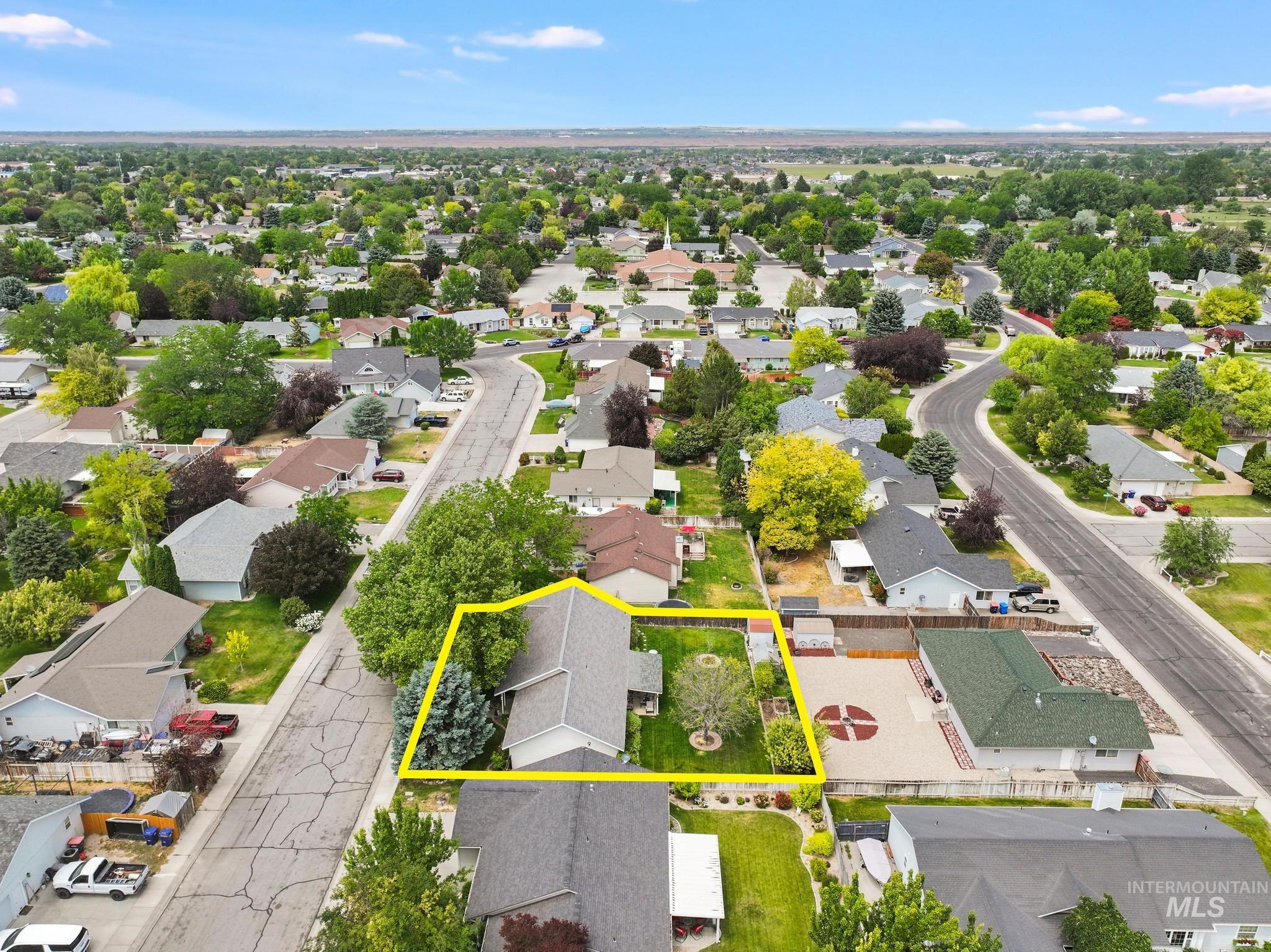 426 Bitterbrush Dr, Twin Falls, Idaho 83301-7557, 3 Bedrooms, 2 Bathrooms, Residential For Sale, Price $399,900,MLS 98991736