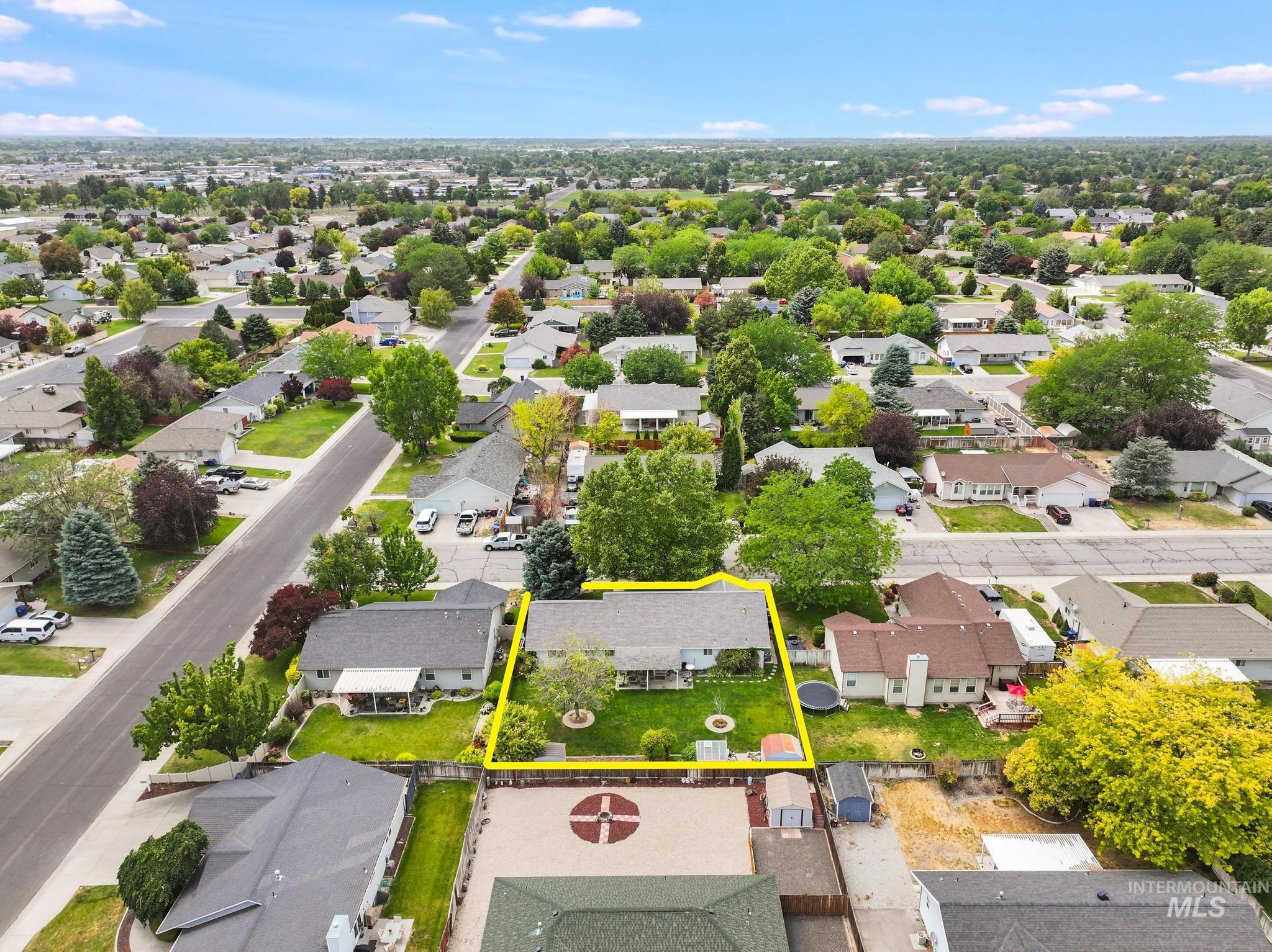 426 Bitterbrush Dr, Twin Falls, Idaho 83301-7557, 3 Bedrooms, 2 Bathrooms, Residential For Sale, Price $399,900,MLS 98991736