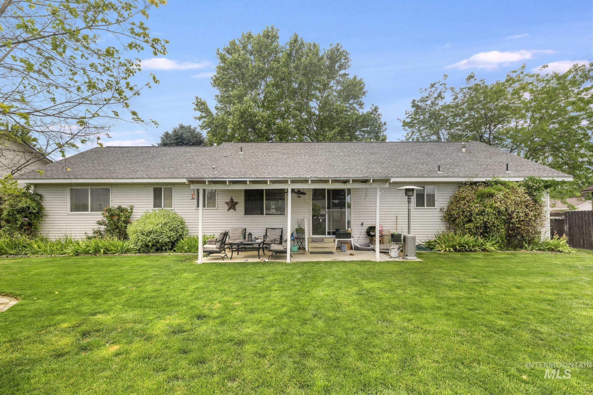 426 Bitterbrush Dr, Twin Falls, Idaho 83301-7557, 3 Bedrooms, 2 Bathrooms, Residential For Sale, Price $399,900,MLS 98991736