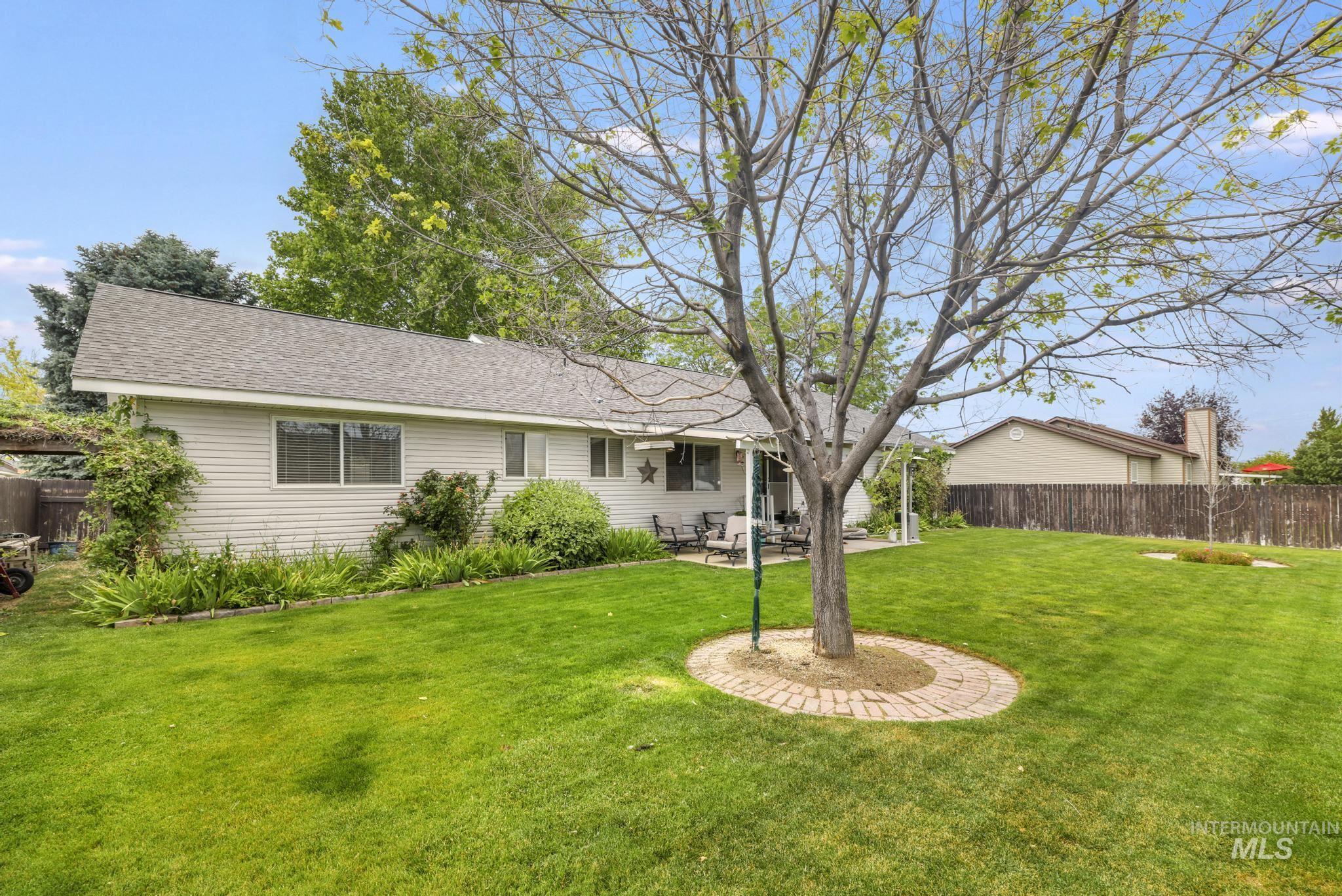 426 Bitterbrush Dr, Twin Falls, Idaho 83301-7557, 3 Bedrooms, 2 Bathrooms, Residential For Sale, Price $399,900,MLS 98991736