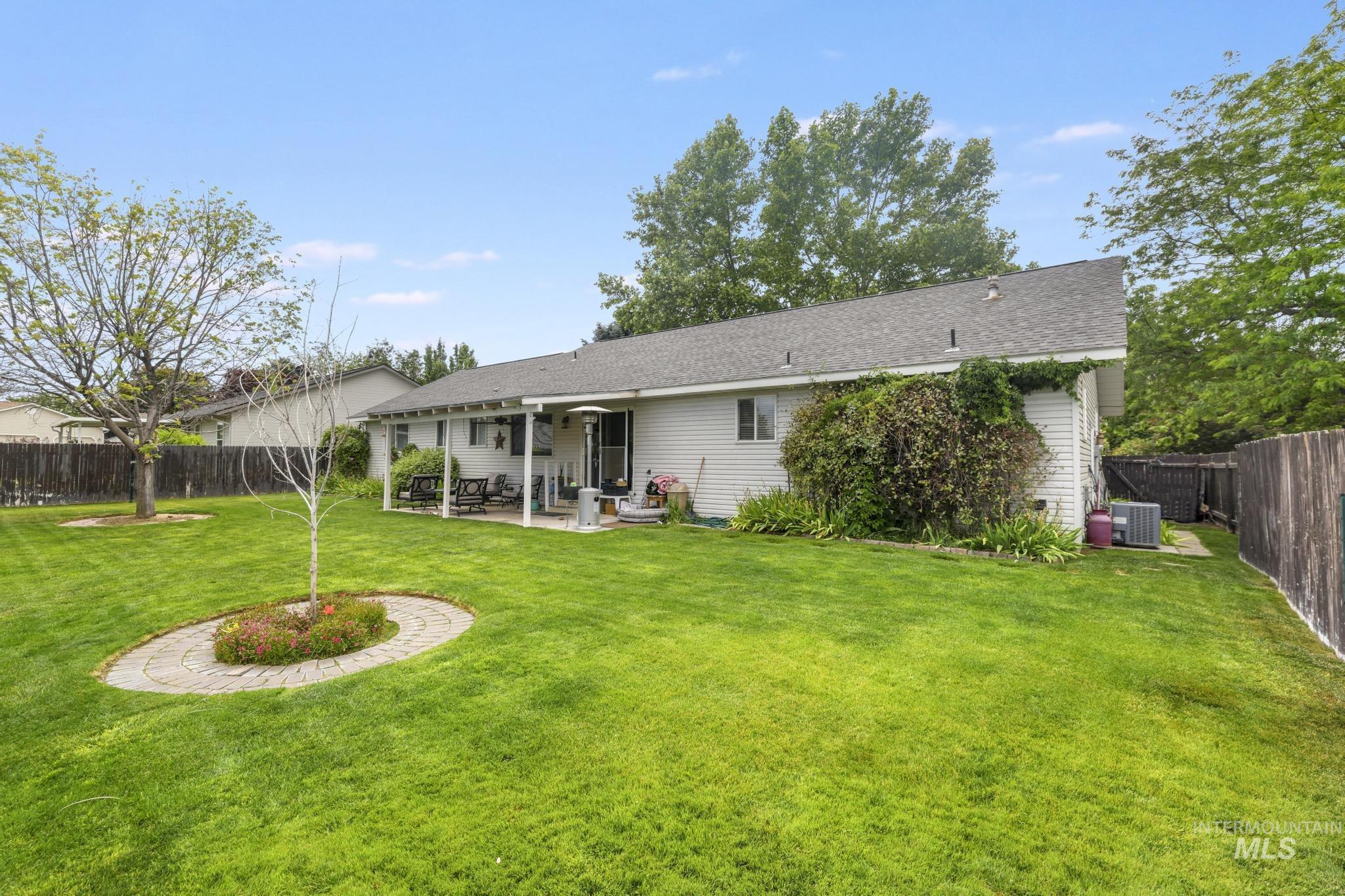 426 Bitterbrush Dr, Twin Falls, Idaho 83301-7557, 3 Bedrooms, 2 Bathrooms, Residential For Sale, Price $399,900,MLS 98991736