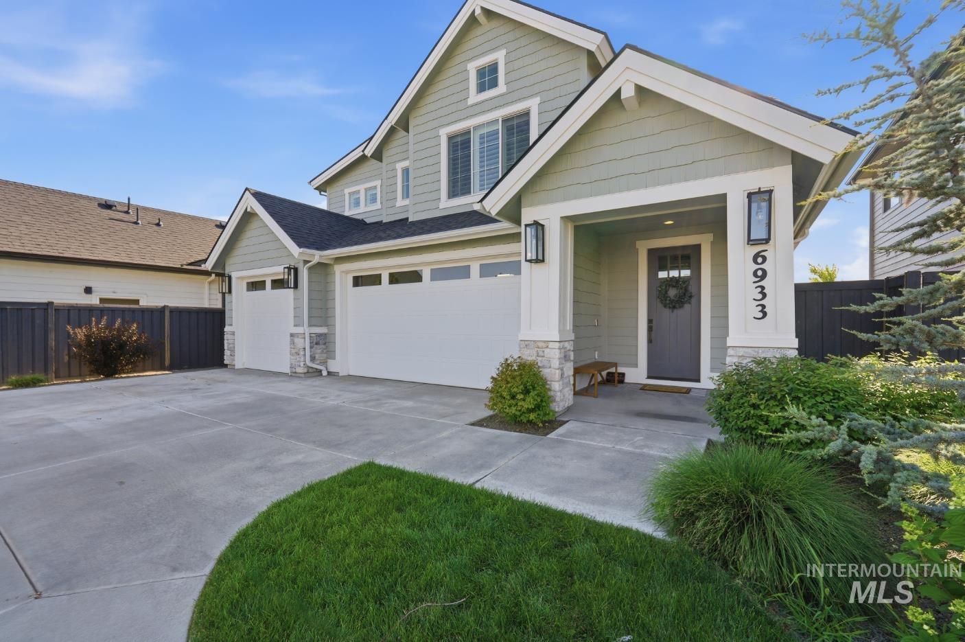 6933 S Zenith, Meridian, Idaho 83642, 3 Bedrooms, 2.5 Bathrooms, Residential For Sale, Price $674,900,MLS 98991738