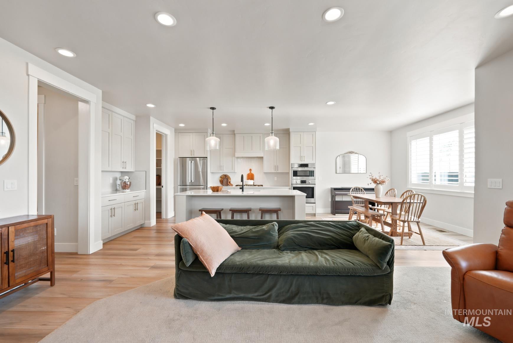6933 S Zenith, Meridian, Idaho 83642, 3 Bedrooms, 2.5 Bathrooms, Residential For Sale, Price $674,900,MLS 98991738