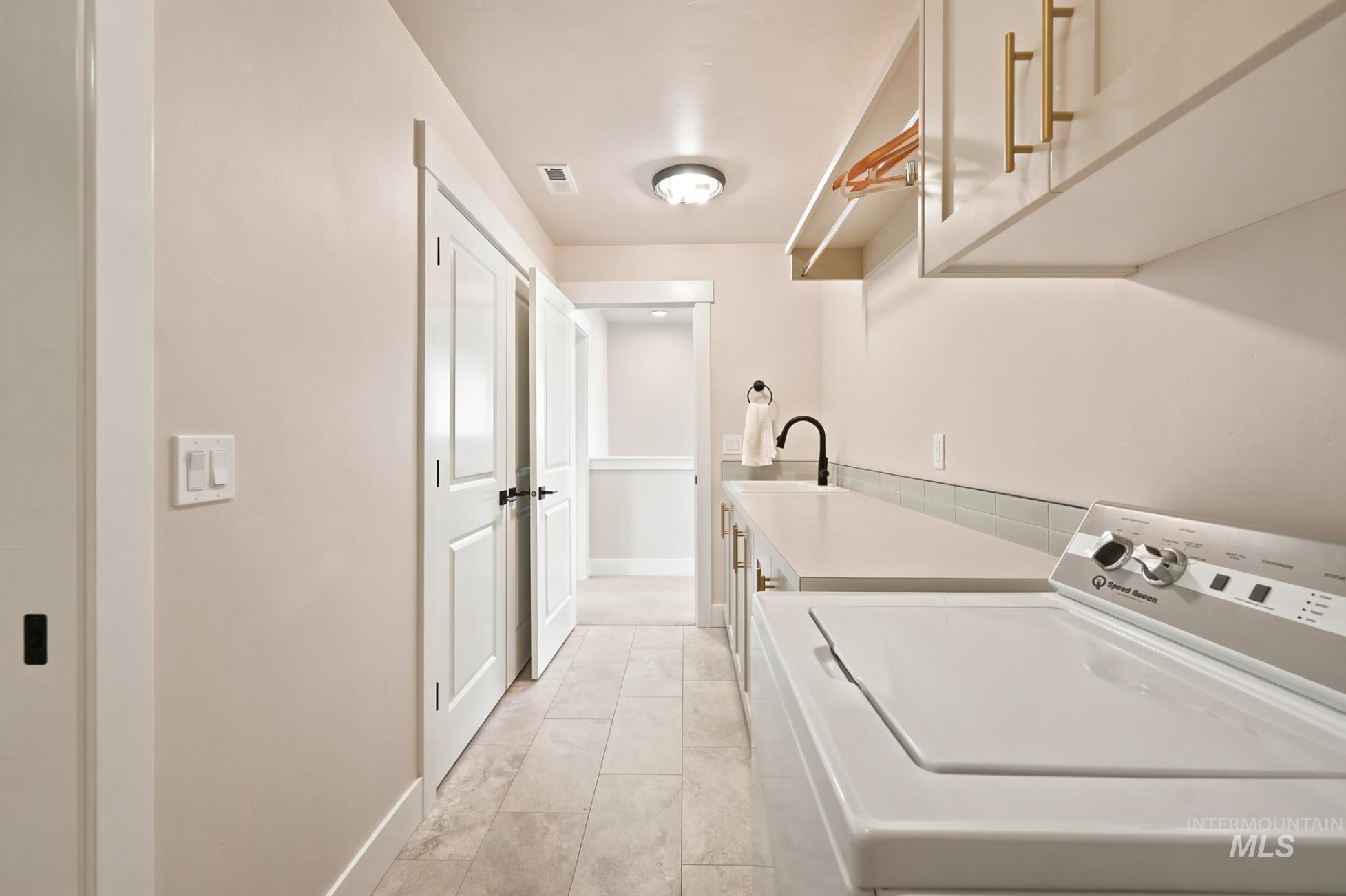 6933 S Zenith, Meridian, Idaho 83642, 3 Bedrooms, 2.5 Bathrooms, Residential For Sale, Price $674,900,MLS 98991738