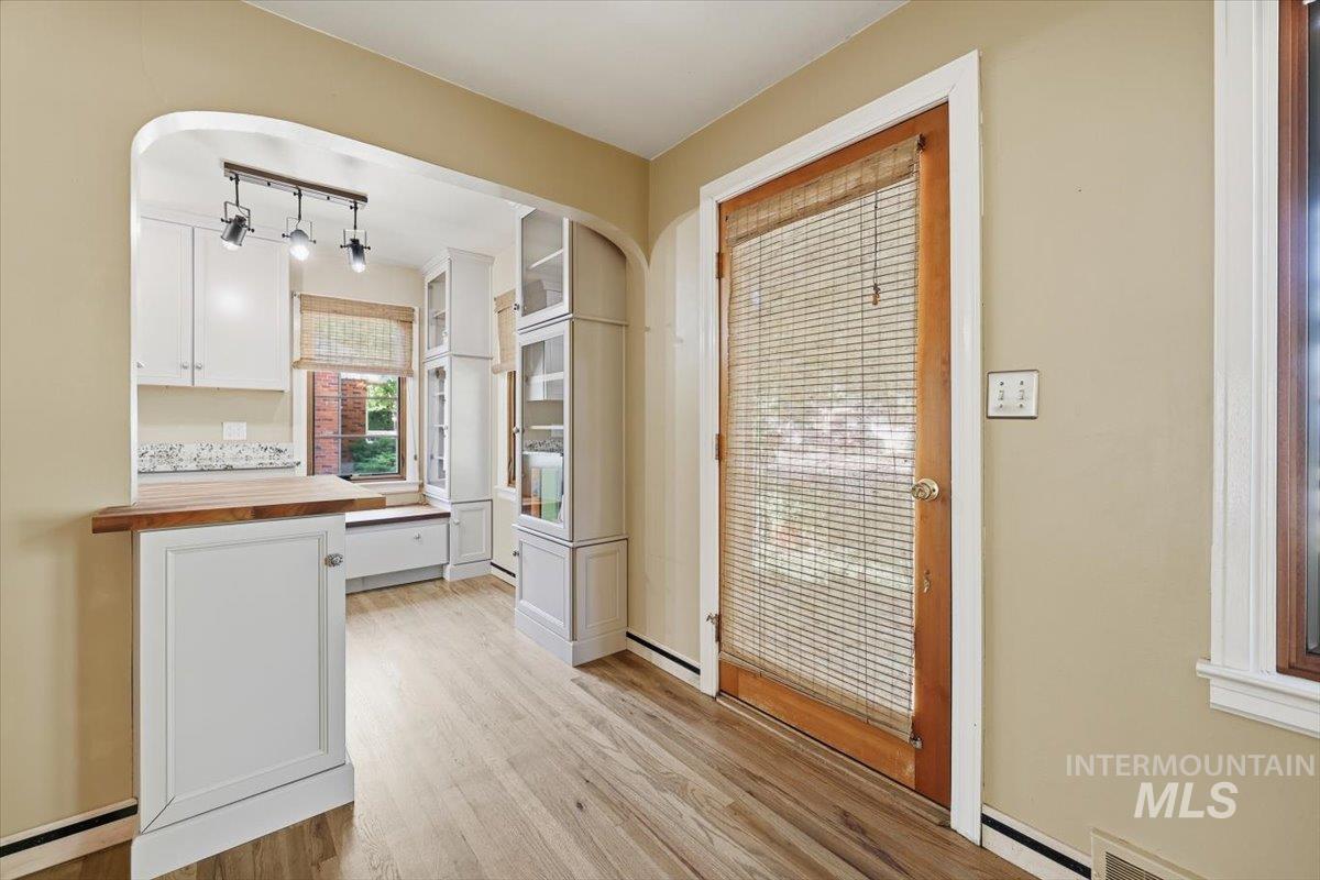 1520 S Chrisway Dr, Boise, Idaho 83706, 3 Bedrooms, 1 Bathroom, Residential For Sale, Price $448,990,MLS 98991739