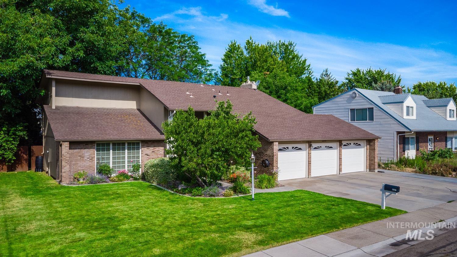 5267 N Marcliffe Ave, Boise, Idaho 83704, 4 Bedrooms, 2.5 Bathrooms, Residential For Sale, Price $579,900,MLS 98991740
