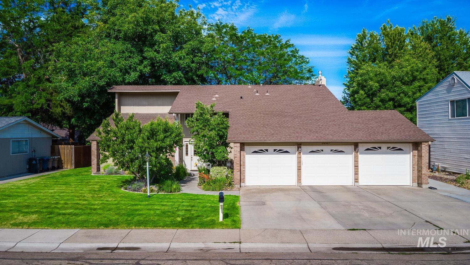 5267 N Marcliffe Ave, Boise, Idaho 83704, 4 Bedrooms, 2.5 Bathrooms, Residential For Sale, Price $579,900,MLS 98991740