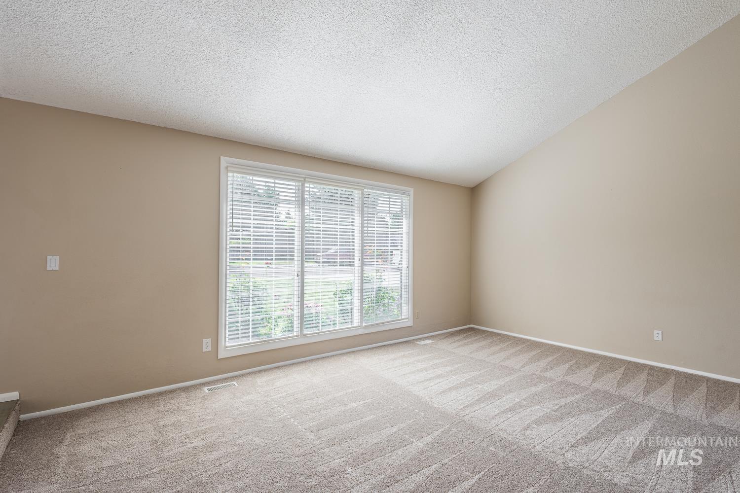 5267 N Marcliffe Ave, Boise, Idaho 83704, 4 Bedrooms, 2.5 Bathrooms, Residential For Sale, Price $579,900,MLS 98991740