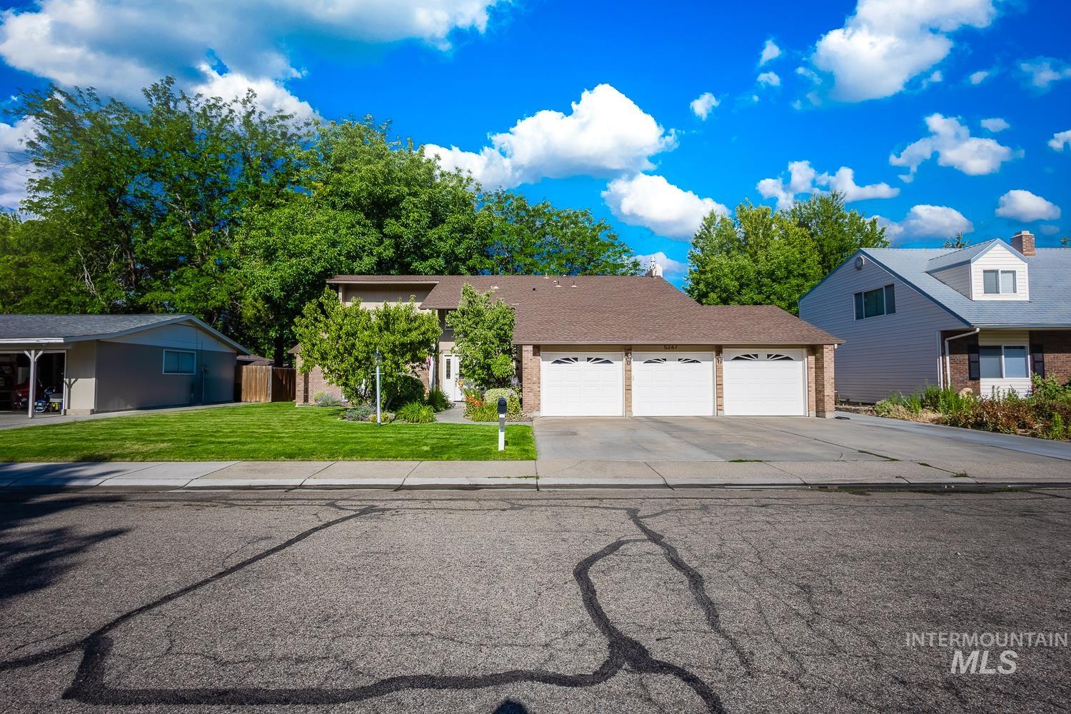 5267 N Marcliffe Ave, Boise, Idaho 83704, 4 Bedrooms, 2.5 Bathrooms, Residential For Sale, Price $579,900,MLS 98991740