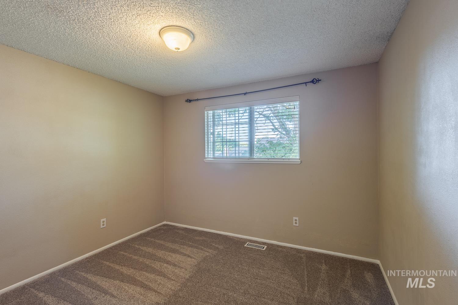 5267 N Marcliffe Ave, Boise, Idaho 83704, 4 Bedrooms, 2.5 Bathrooms, Residential For Sale, Price $579,900,MLS 98991740