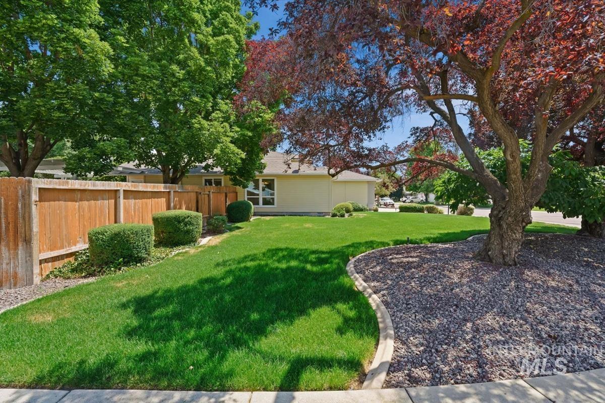 1468 E Bishop Dr., Eagle, Idaho 83616, 3 Bedrooms, 2 Bathrooms, Residential For Sale, Price $525,000, 98991742