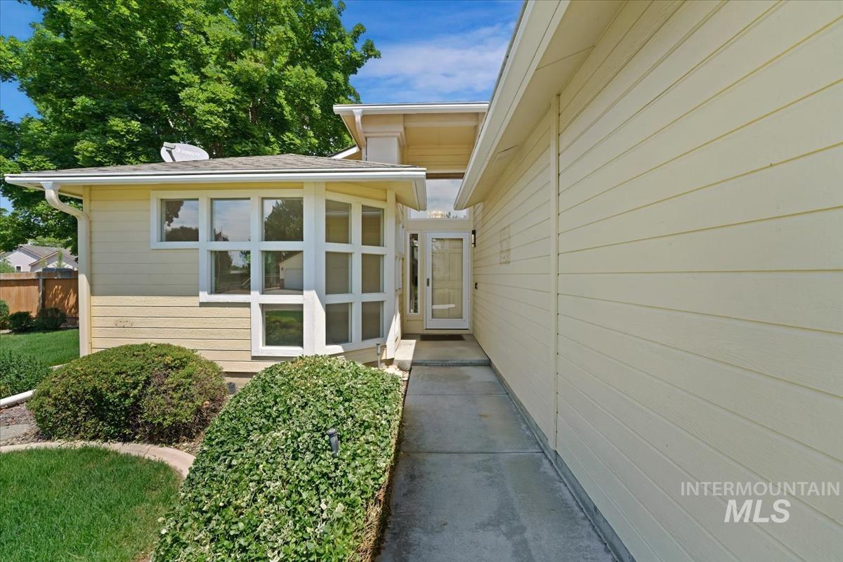 1468 E Bishop Dr., Eagle, Idaho 83616, 3 Bedrooms, 2 Bathrooms, Residential For Sale, Price $525,000, 98991742