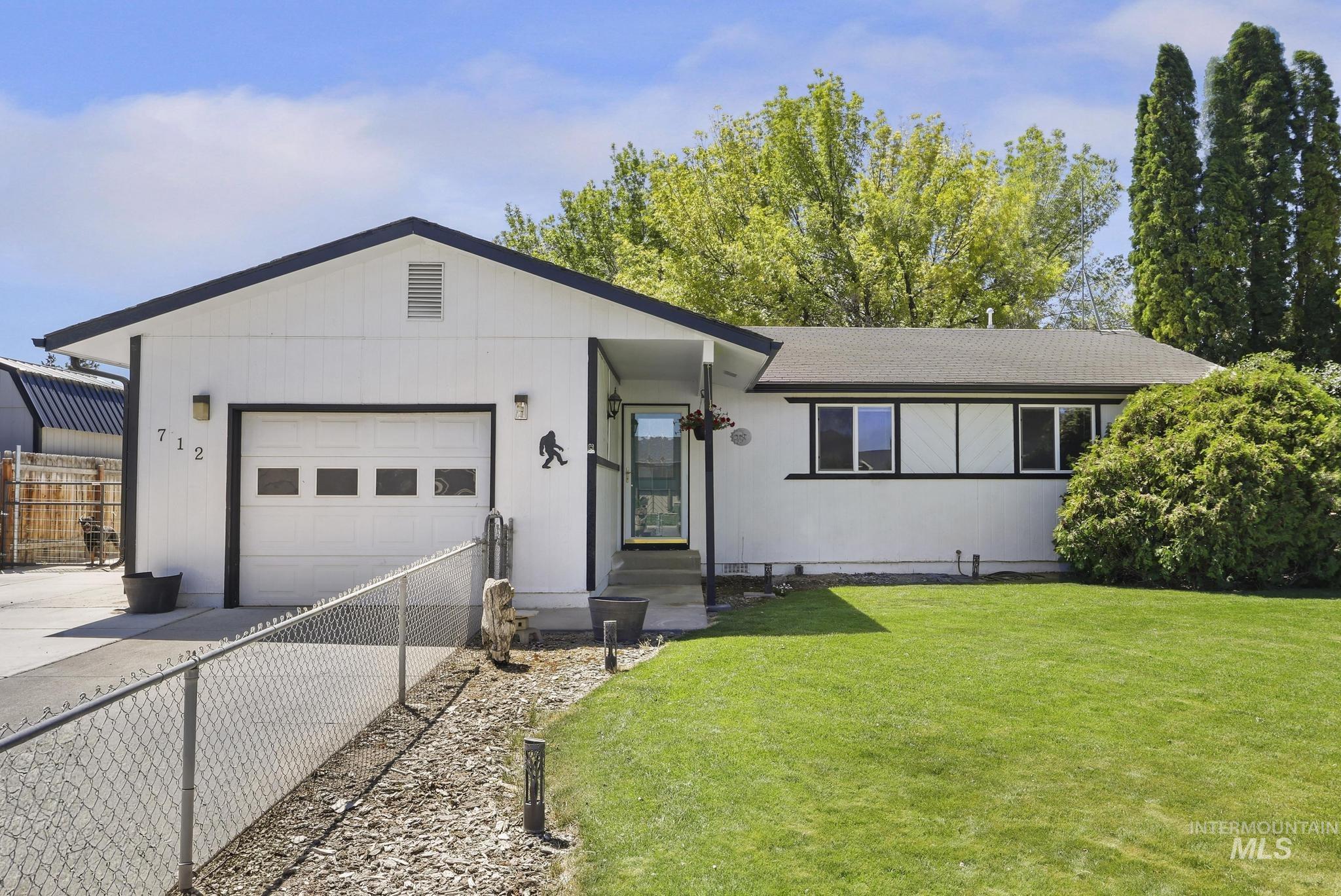 712 Locust St., Kimberly, Idaho 83341, 3 Bedrooms, 1 Bathroom, Residential For Sale, Price $305,000,MLS 98991746