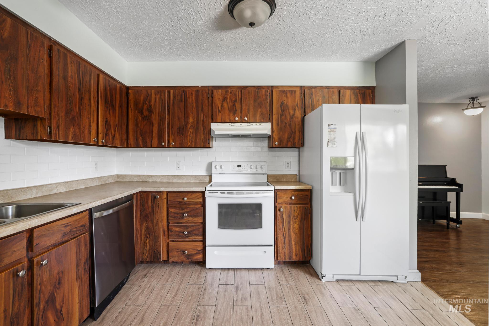 712 Locust St., Kimberly, Idaho 83341, 3 Bedrooms, 1 Bathroom, Residential For Sale, Price $305,000,MLS 98991746