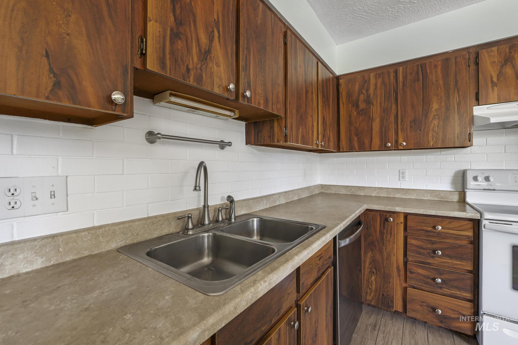 712 Locust St., Kimberly, Idaho 83341, 3 Bedrooms, 1 Bathroom, Residential For Sale, Price $305,000,MLS 98991746