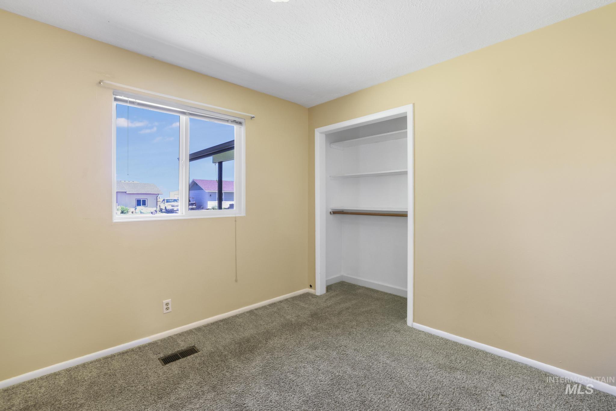 712 Locust St., Kimberly, Idaho 83341, 3 Bedrooms, 1 Bathroom, Residential For Sale, Price $305,000,MLS 98991746