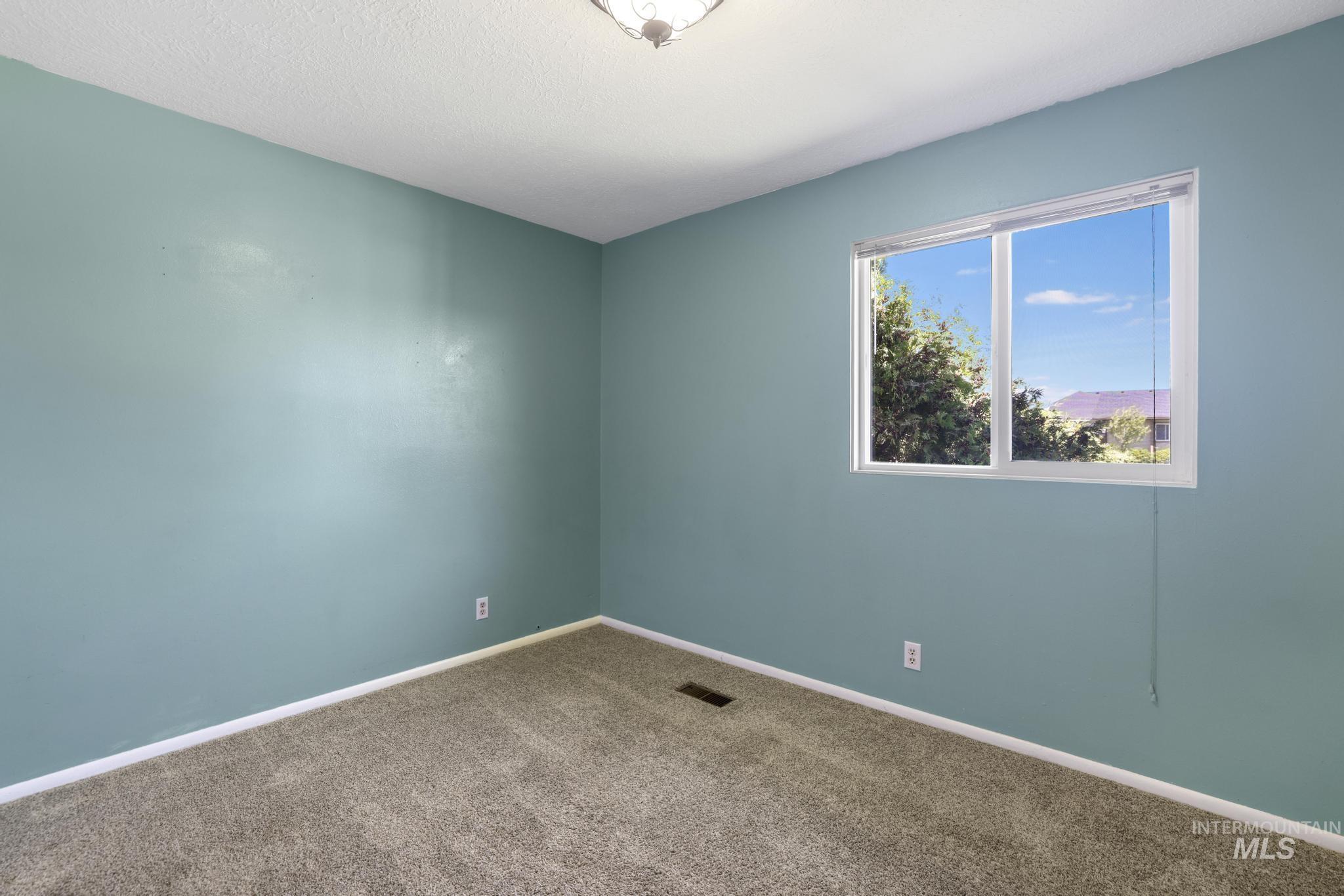 712 Locust St., Kimberly, Idaho 83341, 3 Bedrooms, 1 Bathroom, Residential For Sale, Price $305,000,MLS 98991746