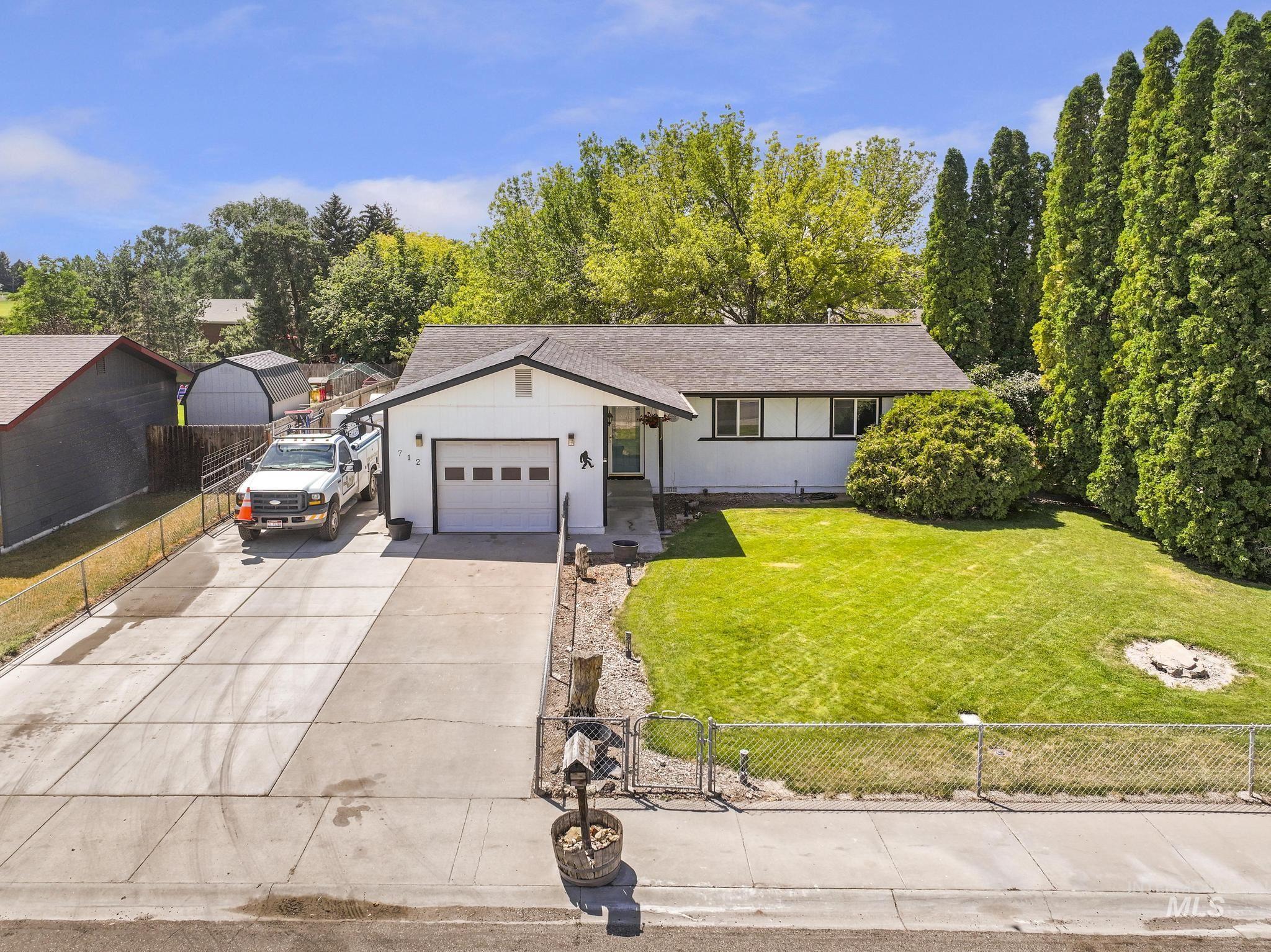 712 Locust St., Kimberly, Idaho 83341, 3 Bedrooms, 1 Bathroom, Residential For Sale, Price $305,000,MLS 98991746