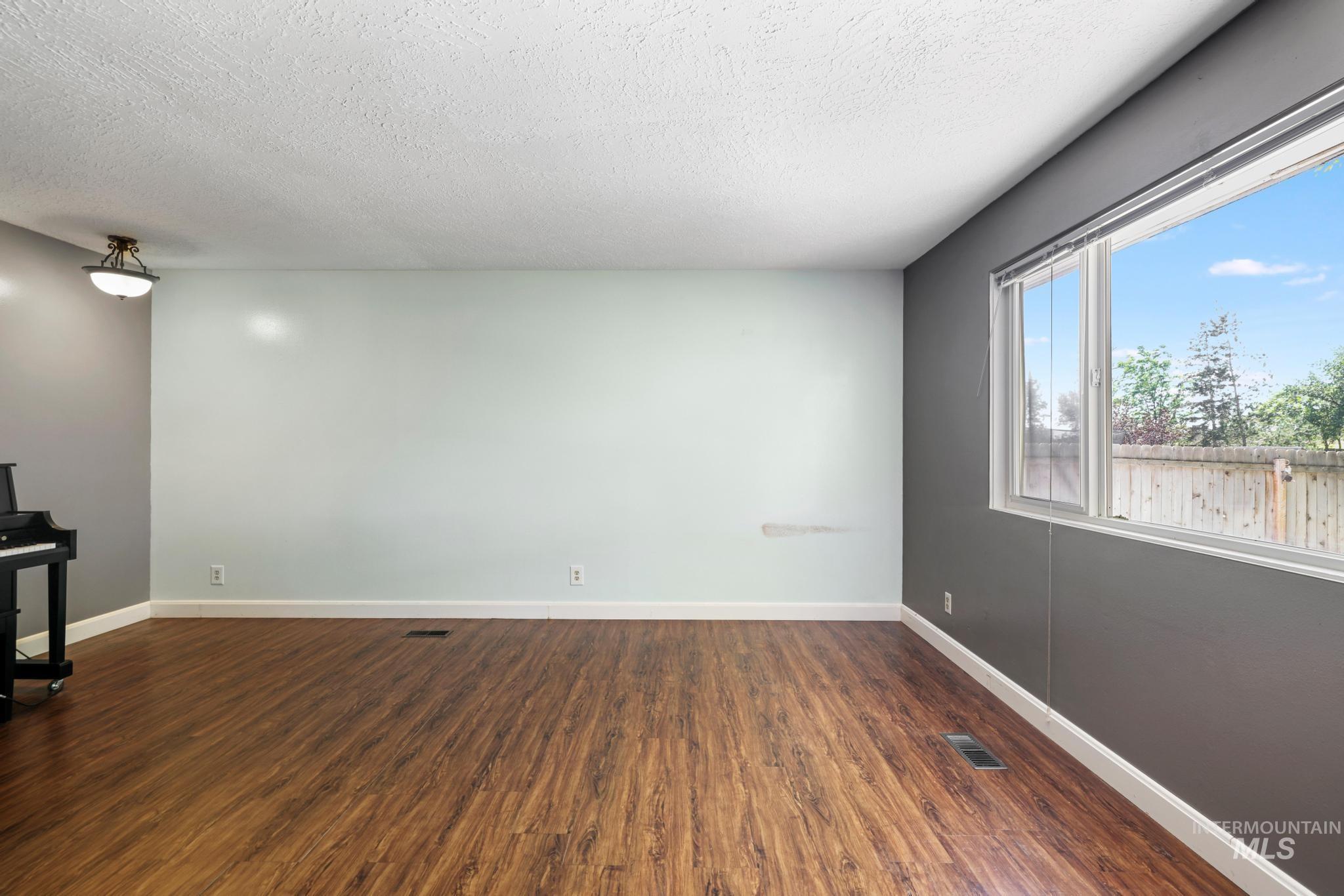 712 Locust St., Kimberly, Idaho 83341, 3 Bedrooms, 1 Bathroom, Residential For Sale, Price $305,000,MLS 98991746