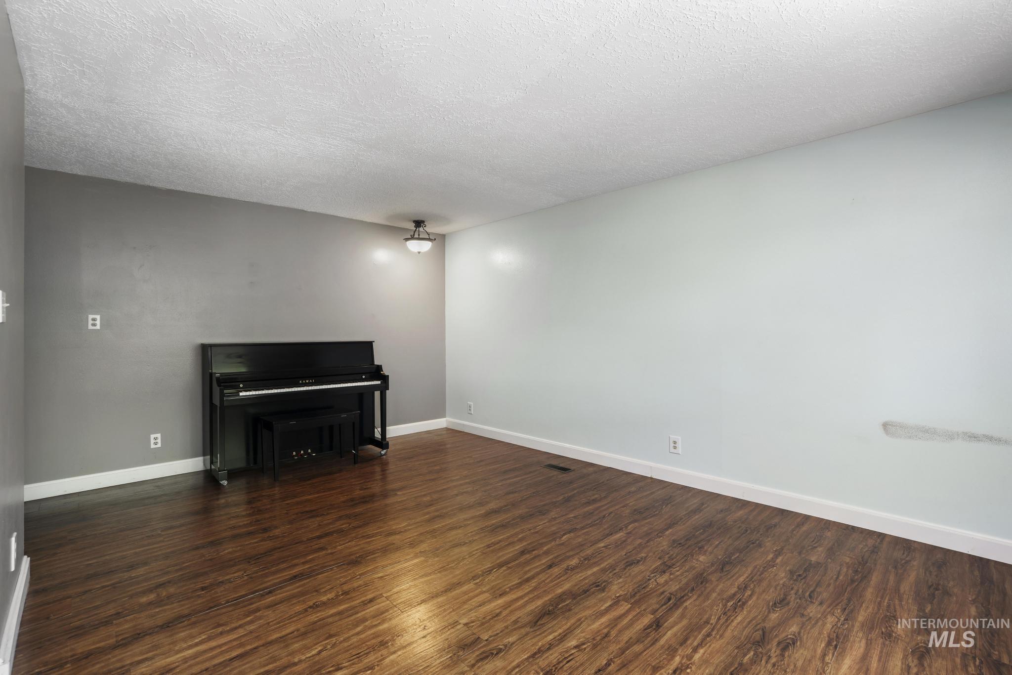 712 Locust St., Kimberly, Idaho 83341, 3 Bedrooms, 1 Bathroom, Residential For Sale, Price $305,000,MLS 98991746