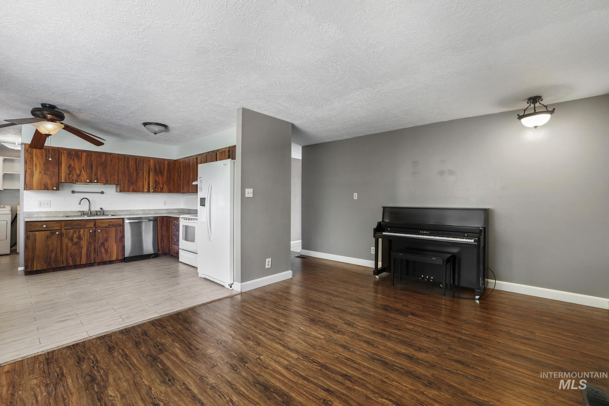 712 Locust St., Kimberly, Idaho 83341, 3 Bedrooms, 1 Bathroom, Residential For Sale, Price $305,000,MLS 98991746