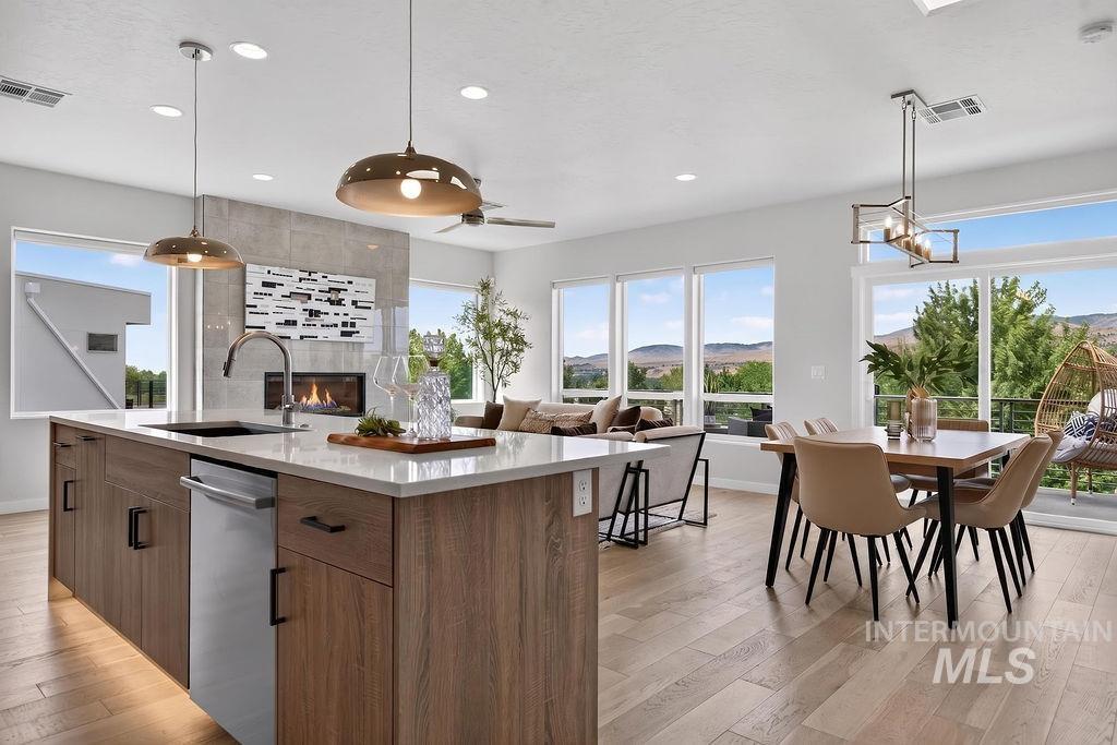 1246 E Echelon Ridge Ln, Boise, Idaho 83716, 3 Bedrooms, 2.5 Bathrooms, Residential For Sale, Price $699,900, 98991747