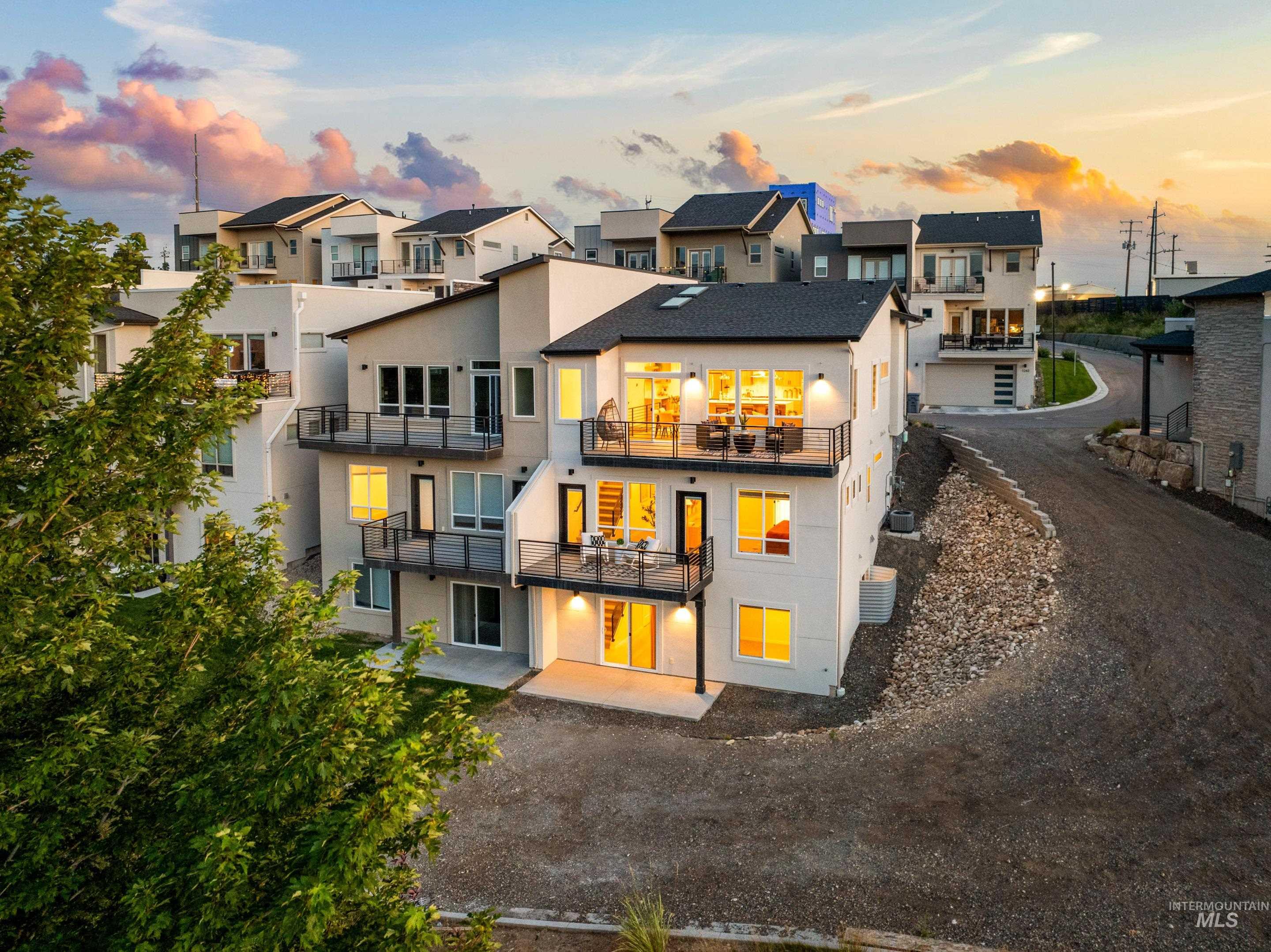 1246 E Echelon Ridge Ln, Boise, Idaho 83716, 3 Bedrooms, 2.5 Bathrooms, Residential For Sale, Price $699,900, 98991747