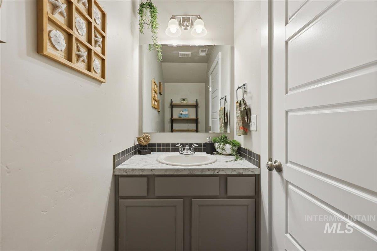 941 S Wavetrain, Boise, Idaho 83709-0000, 2 Bedrooms, 1.5 Bathrooms, Residential For Sale, Price $329,900, 98991751