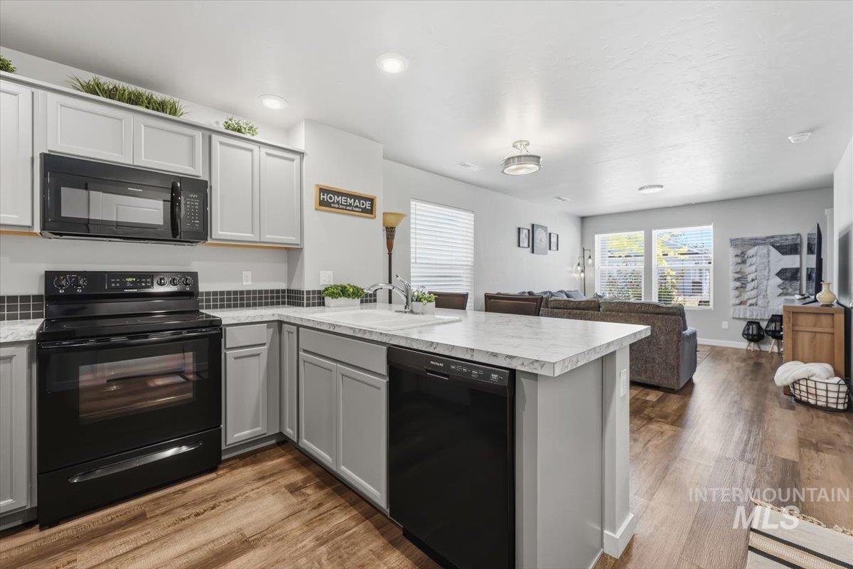 941 S Wavetrain, Boise, Idaho 83709-0000, 2 Bedrooms, 1.5 Bathrooms, Residential For Sale, Price $329,900, 98991751