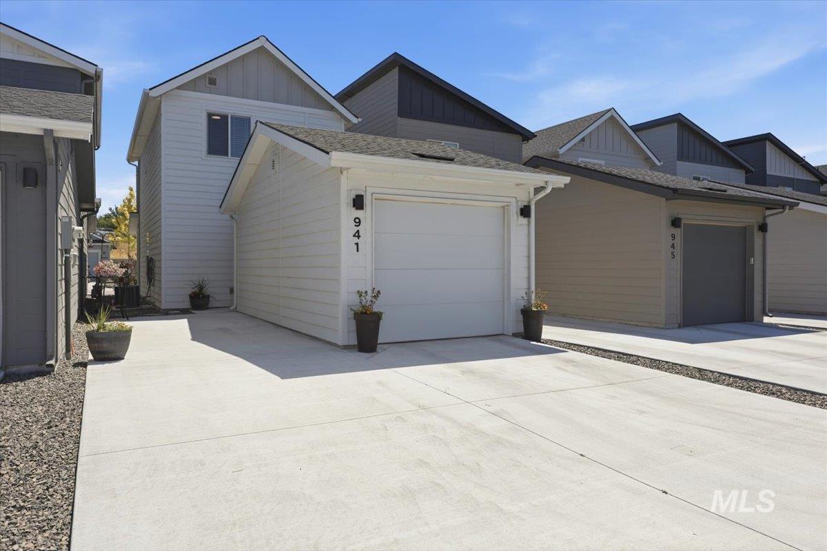 941 S Wavetrain, Boise, Idaho 83709-0000, 2 Bedrooms, 1.5 Bathrooms, Residential For Sale, Price $329,900, 98991751
