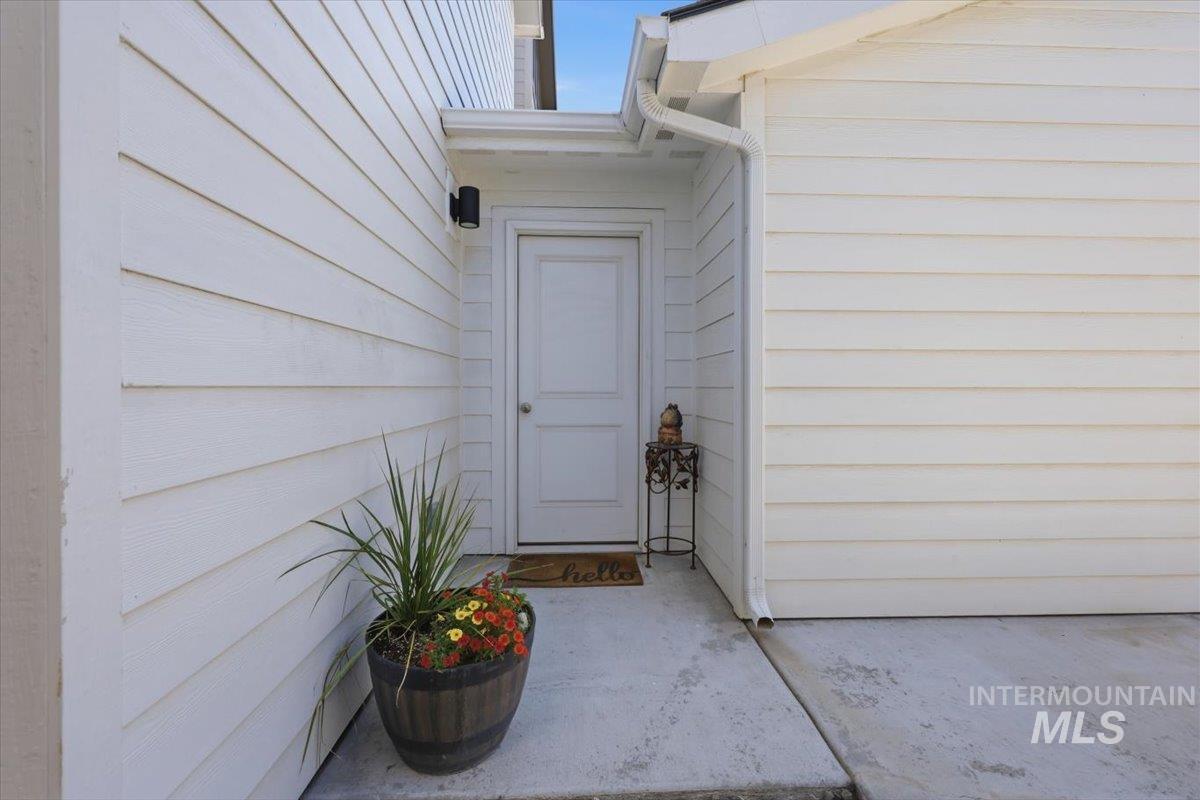 941 S Wavetrain, Boise, Idaho 83709-0000, 2 Bedrooms, 1.5 Bathrooms, Residential For Sale, Price $329,900, 98991751