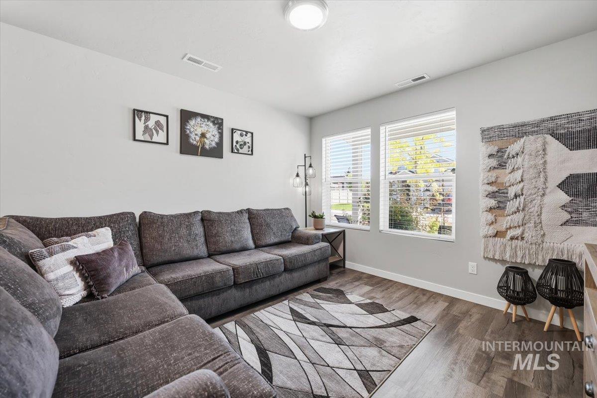 941 S Wavetrain, Boise, Idaho 83709-0000, 2 Bedrooms, 1.5 Bathrooms, Residential For Sale, Price $329,900, 98991751