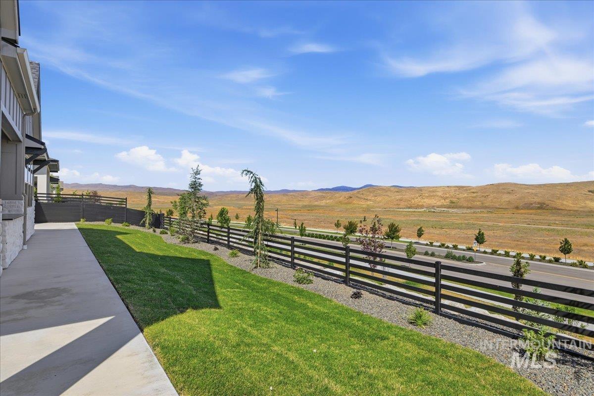 5431 W Haughburn Dr, Eagle, Idaho 83616, 3 Bedrooms, 2.5 Bathrooms, Residential For Sale, Price $1,099,000,MLS 98991753