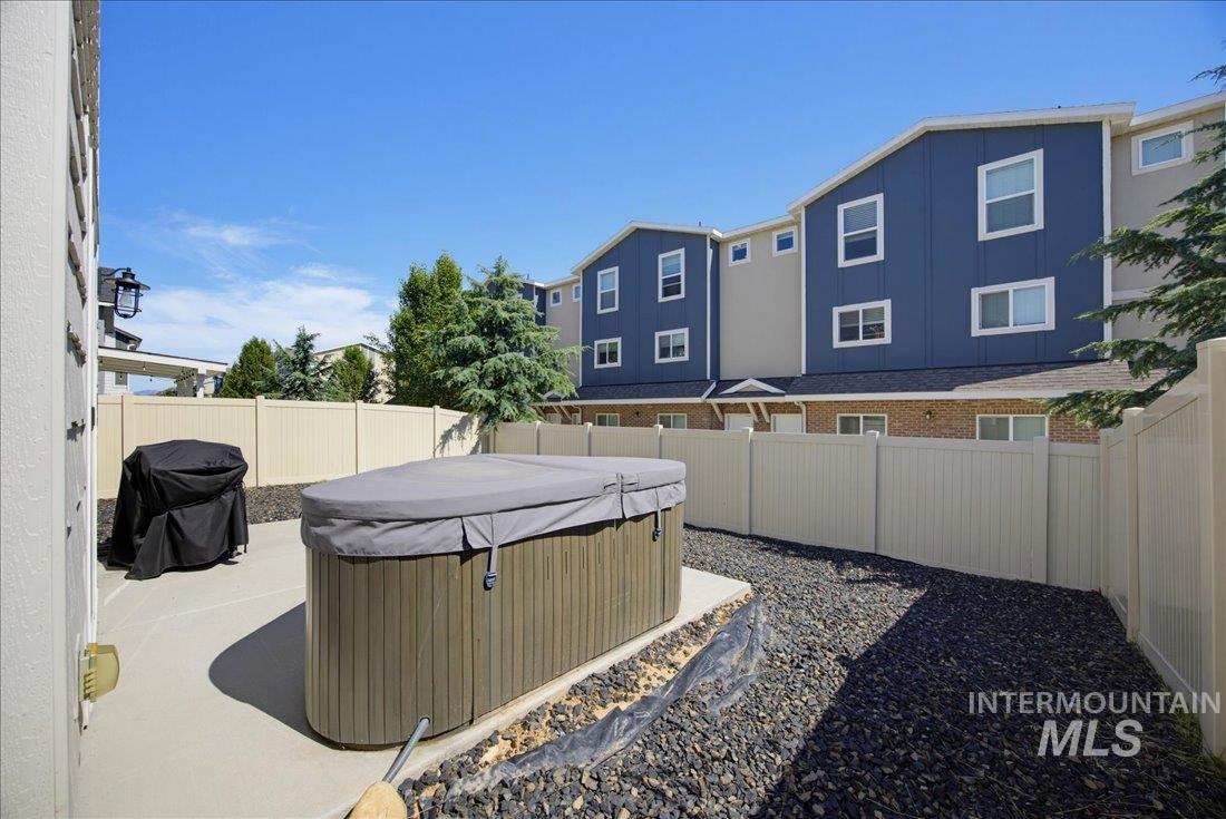 2765 E Jasmine St, Meridian, Idaho 83646, 3 Bedrooms, 2.5 Bathrooms, Residential For Sale, Price $419,000, 98991757