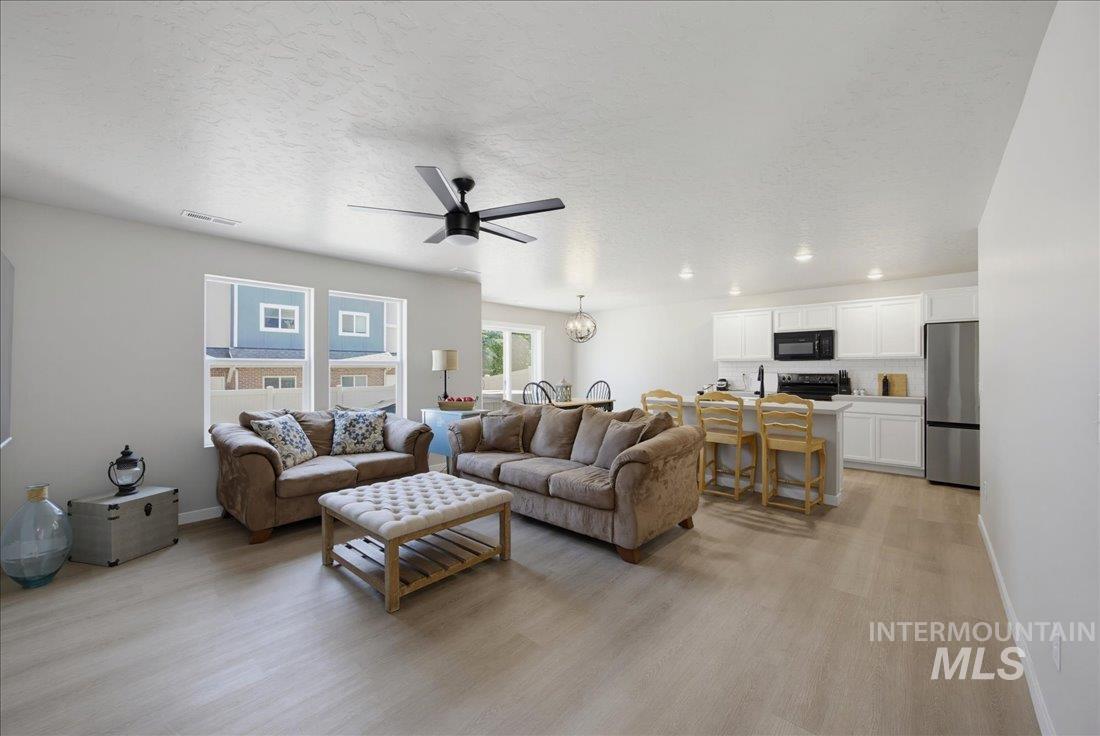 2765 E Jasmine St, Meridian, Idaho 83646, 3 Bedrooms, 2.5 Bathrooms, Residential For Sale, Price $419,000, 98991757