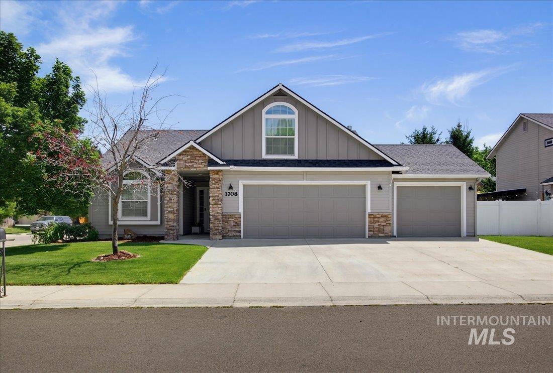 1708 S Glasgow Ave, Nampa, Idaho 83686, 3 Bedrooms, 2 Bathrooms, Residential For Sale, Price $425,000, 98991759
