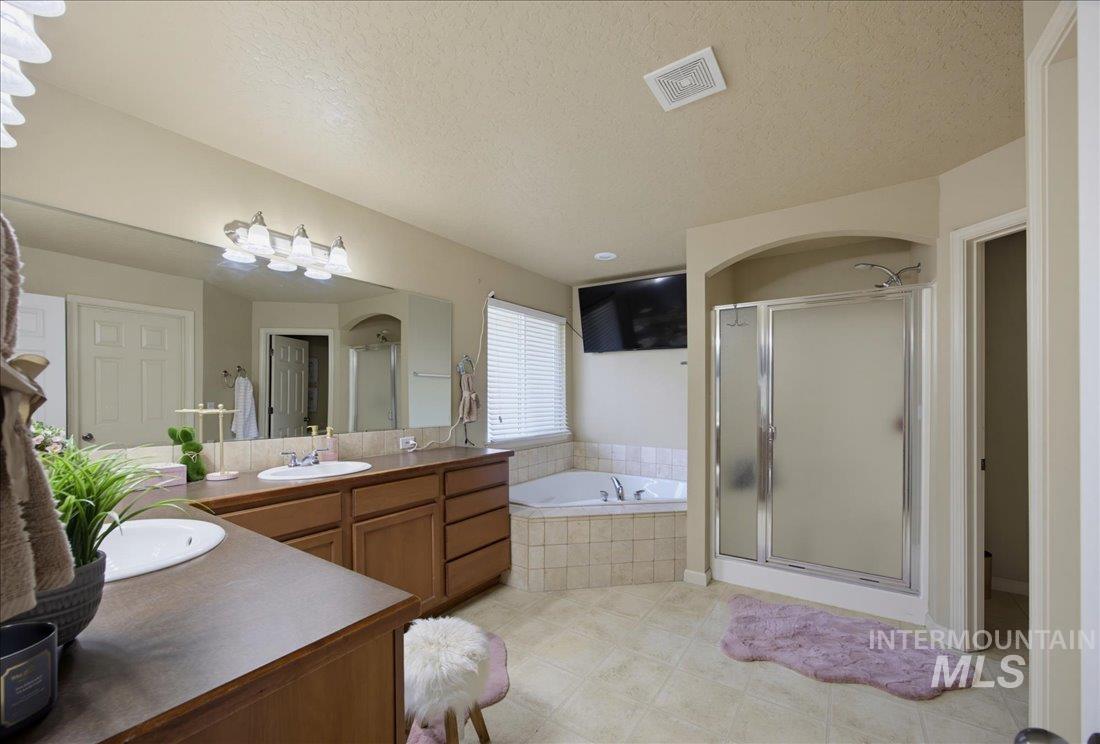 1708 S Glasgow Ave, Nampa, Idaho 83686, 3 Bedrooms, 2 Bathrooms, Residential For Sale, Price $425,000, 98991759